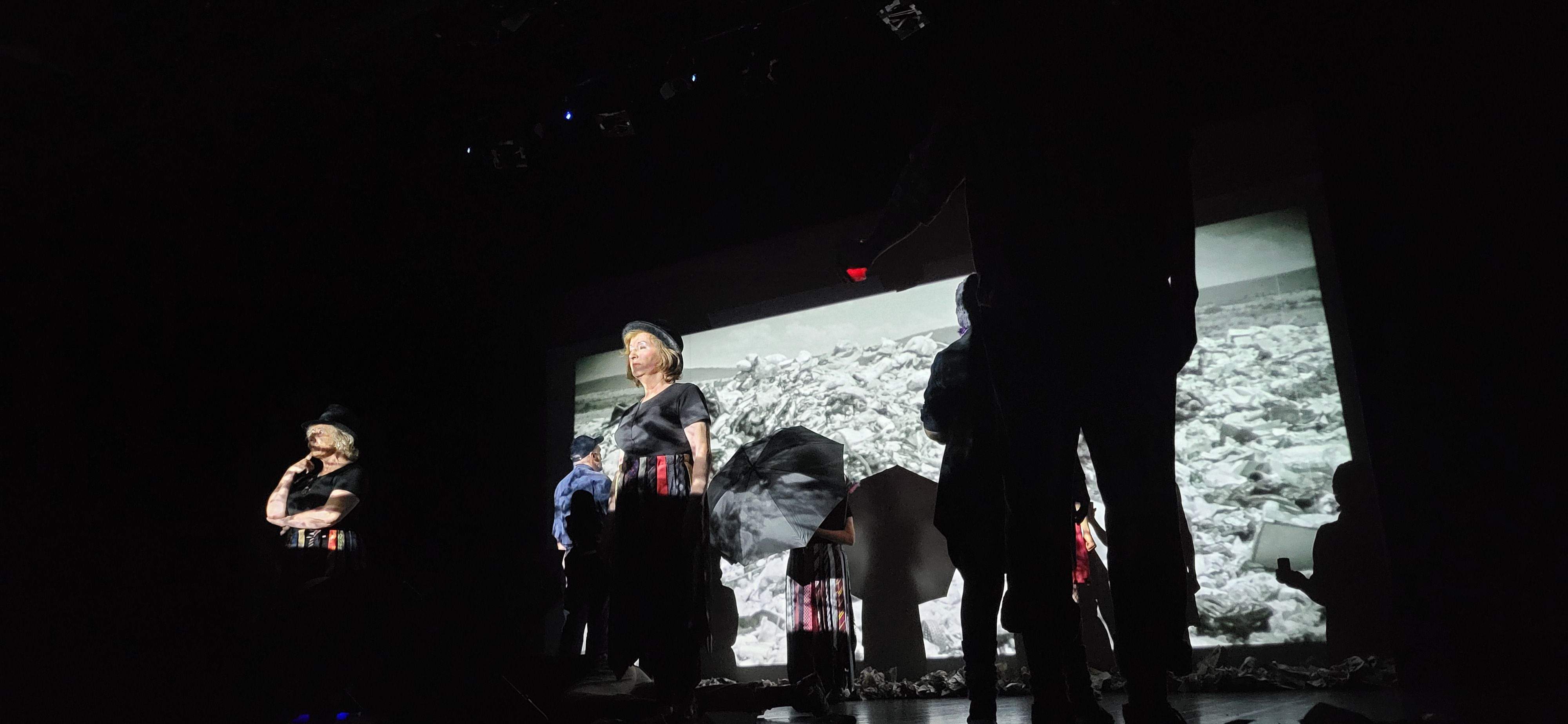 Candil teatro con la obra "Topografía de un desnudo". Foto Myriam Martínez