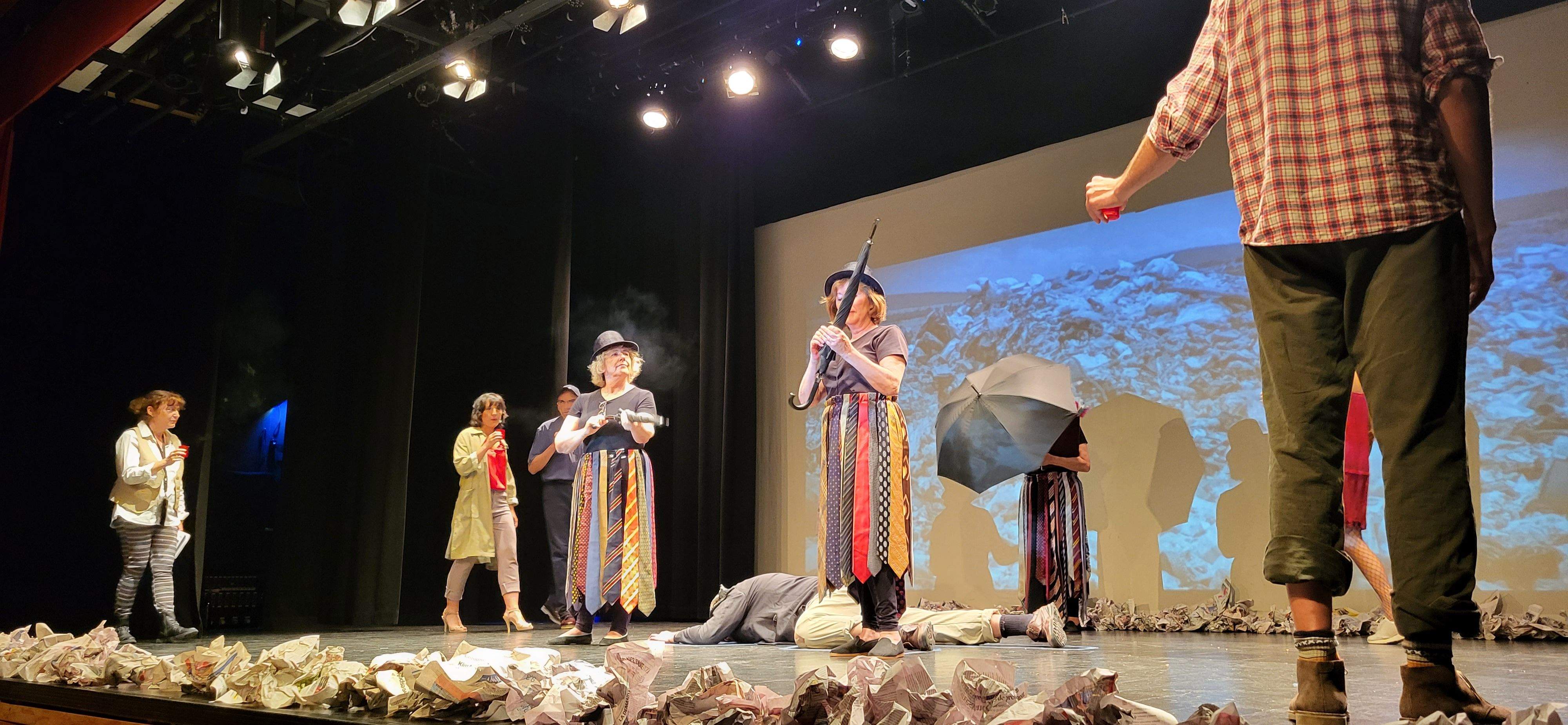 Candil teatro con la obra "Topografía de un desnudo". Foto Myriam Martínez