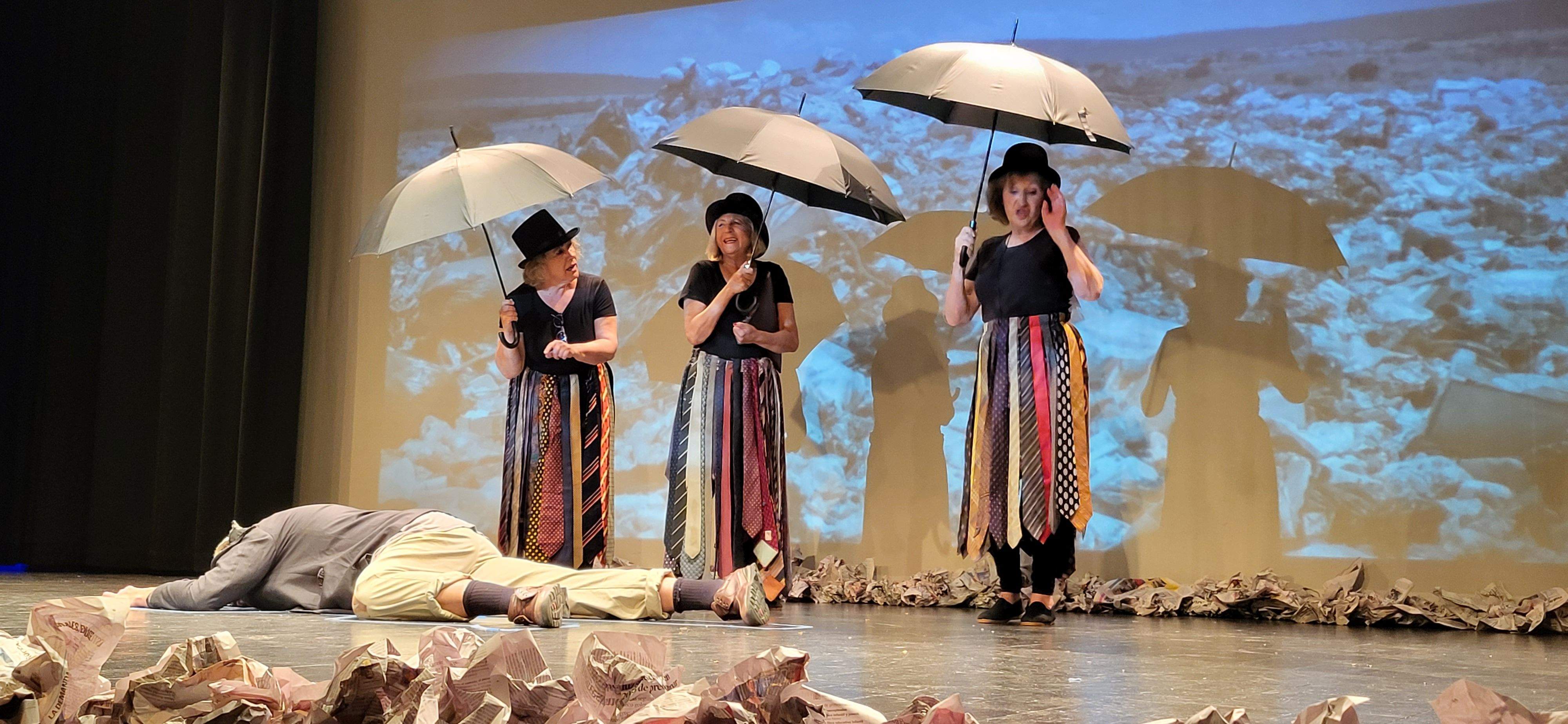 Candil teatro con la obra "Topografía de un desnudo". Foto Myriam Martínez