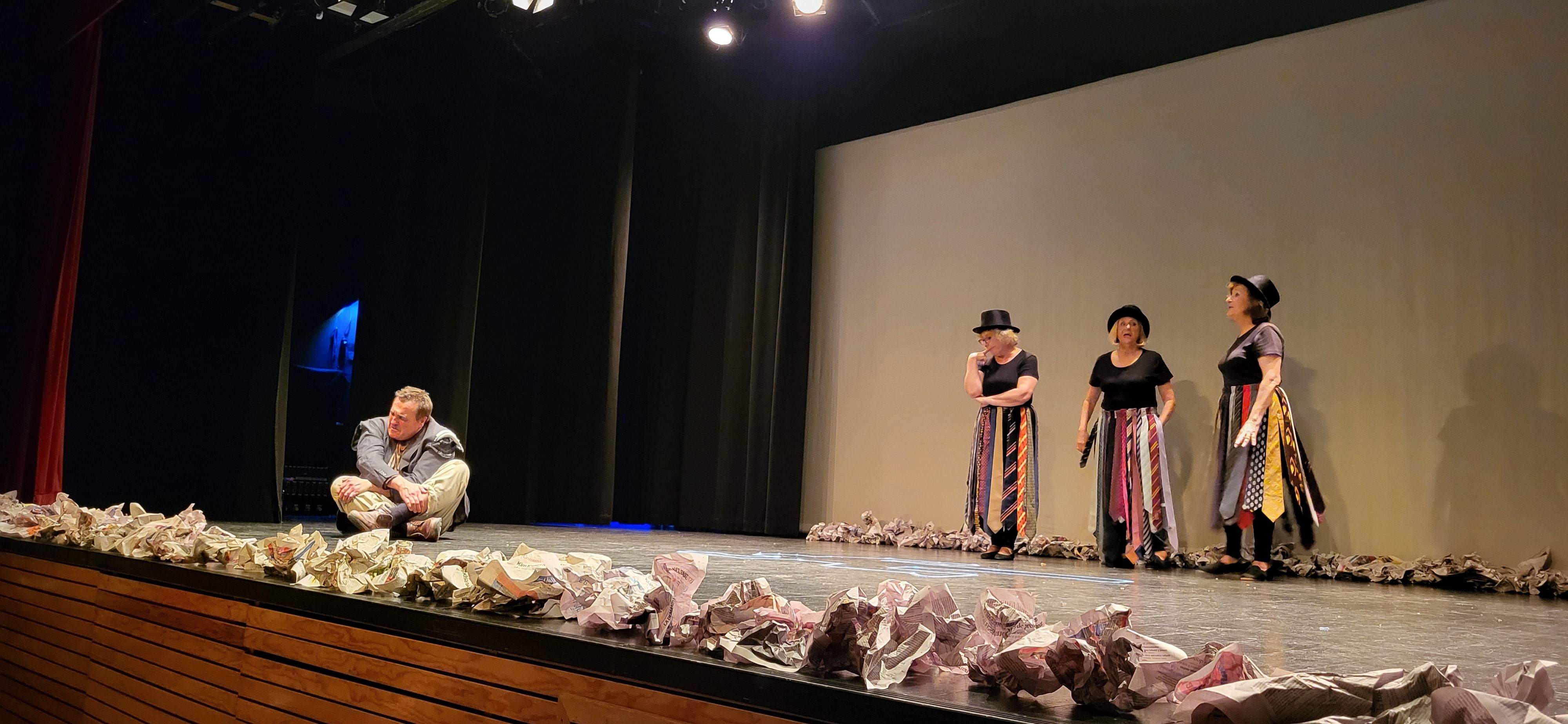 Candil teatro con la obra "Topografía de un desnudo". Foto Myriam Martínez