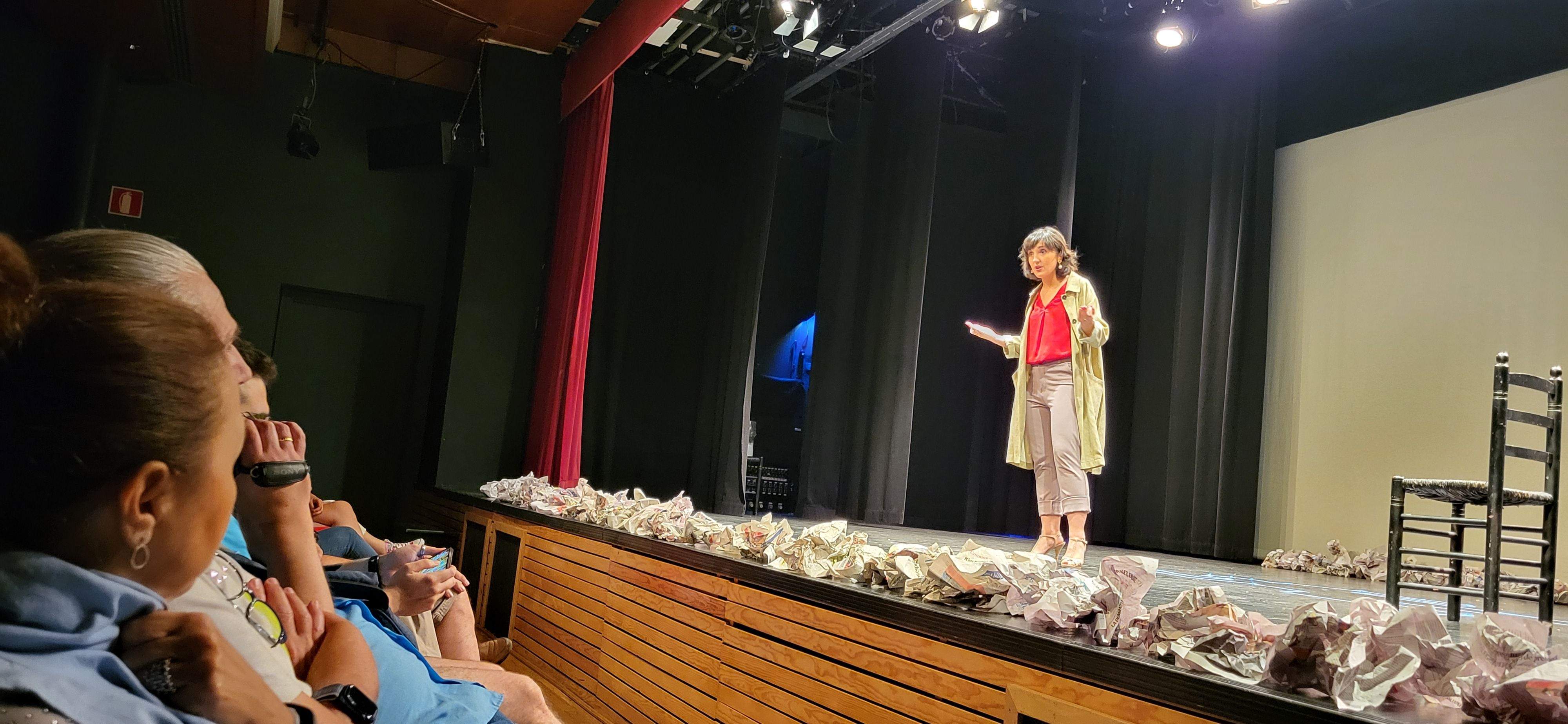 Candil teatro con la obra "Topografía de un desnudo". Foto Myriam Martínez