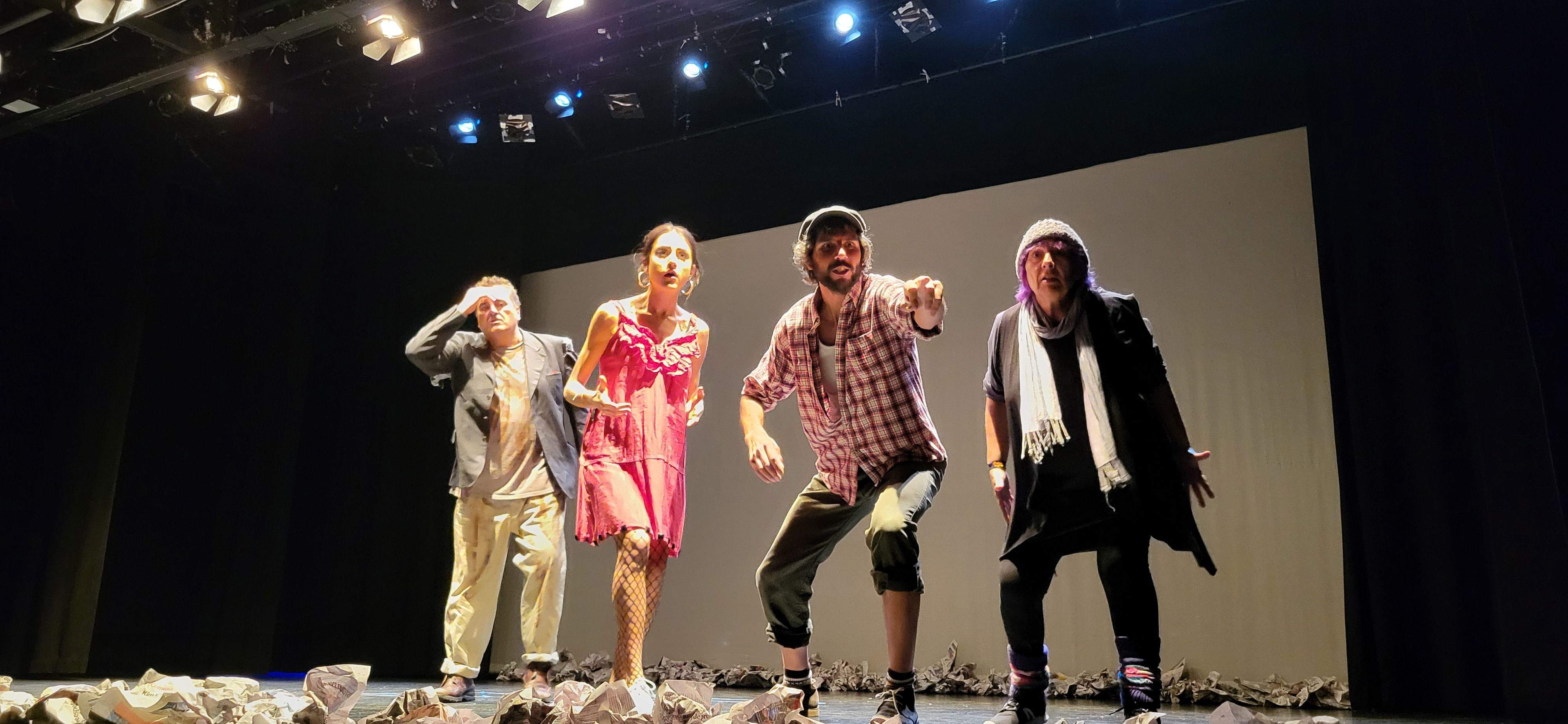 Candil teatro con la obra "Topografía de un desnudo". Foto Myriam Martínez