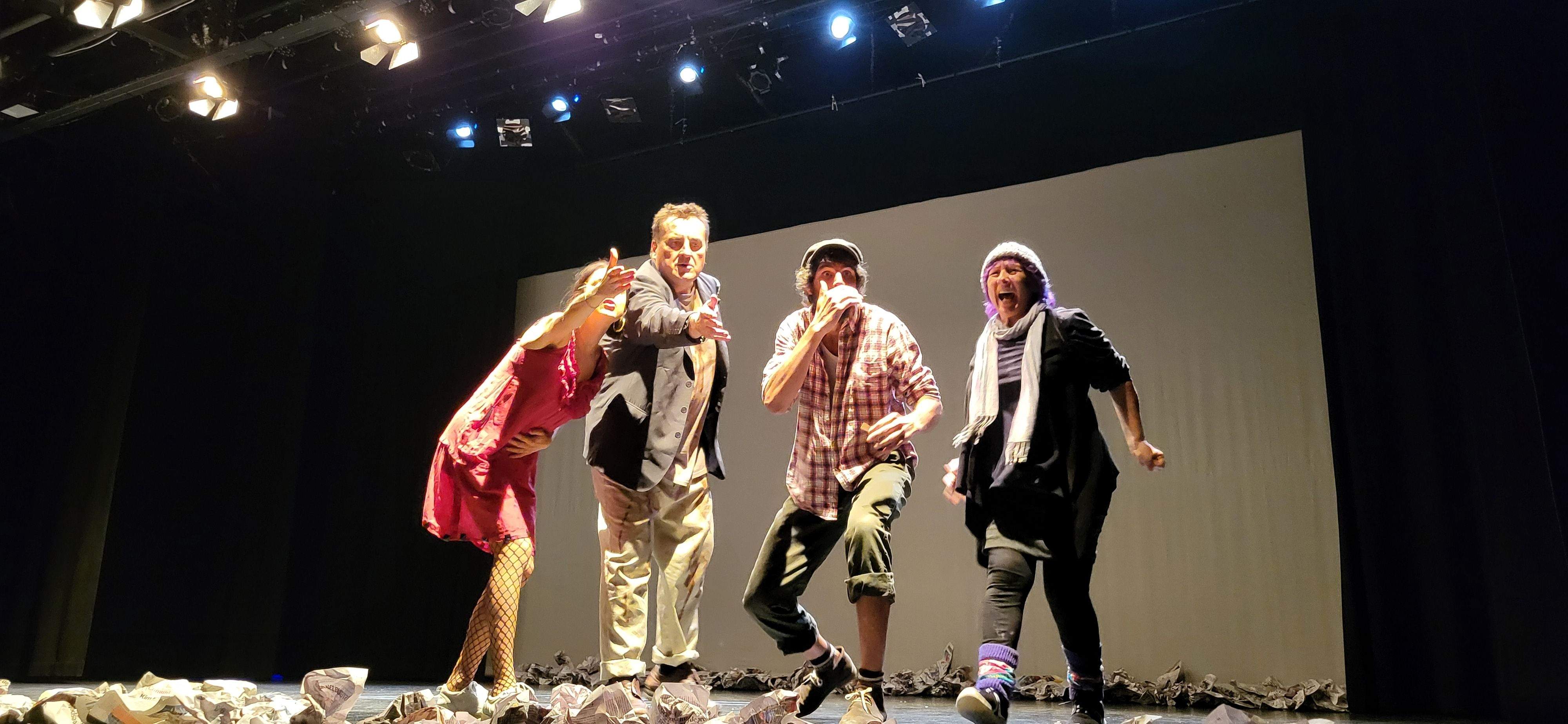 Candil teatro con la obra "Topografía de un desnudo". Foto Myriam Martínez