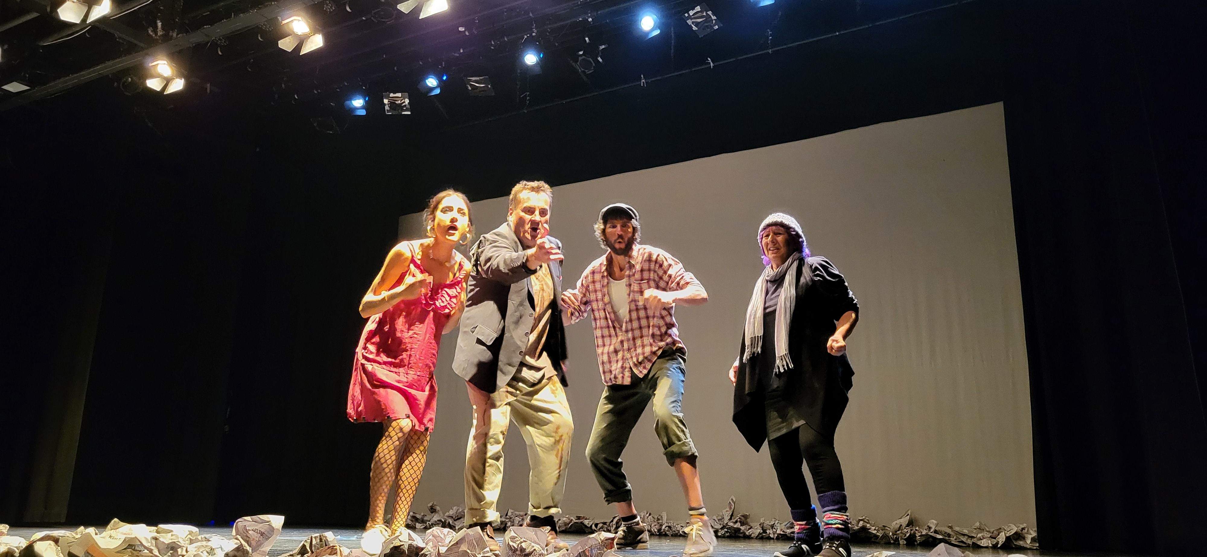 Candil teatro con la obra "Topografía de un desnudo". Foto Myriam Martínez