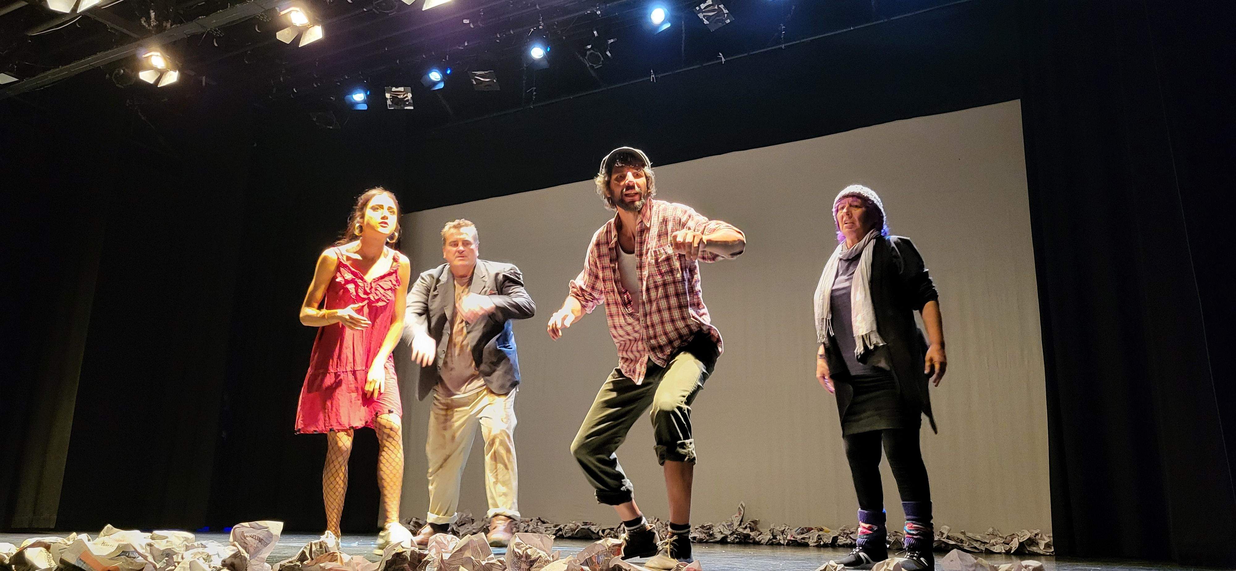 Candil teatro con la obra "Topografía de un desnudo". Foto Myriam Martínez