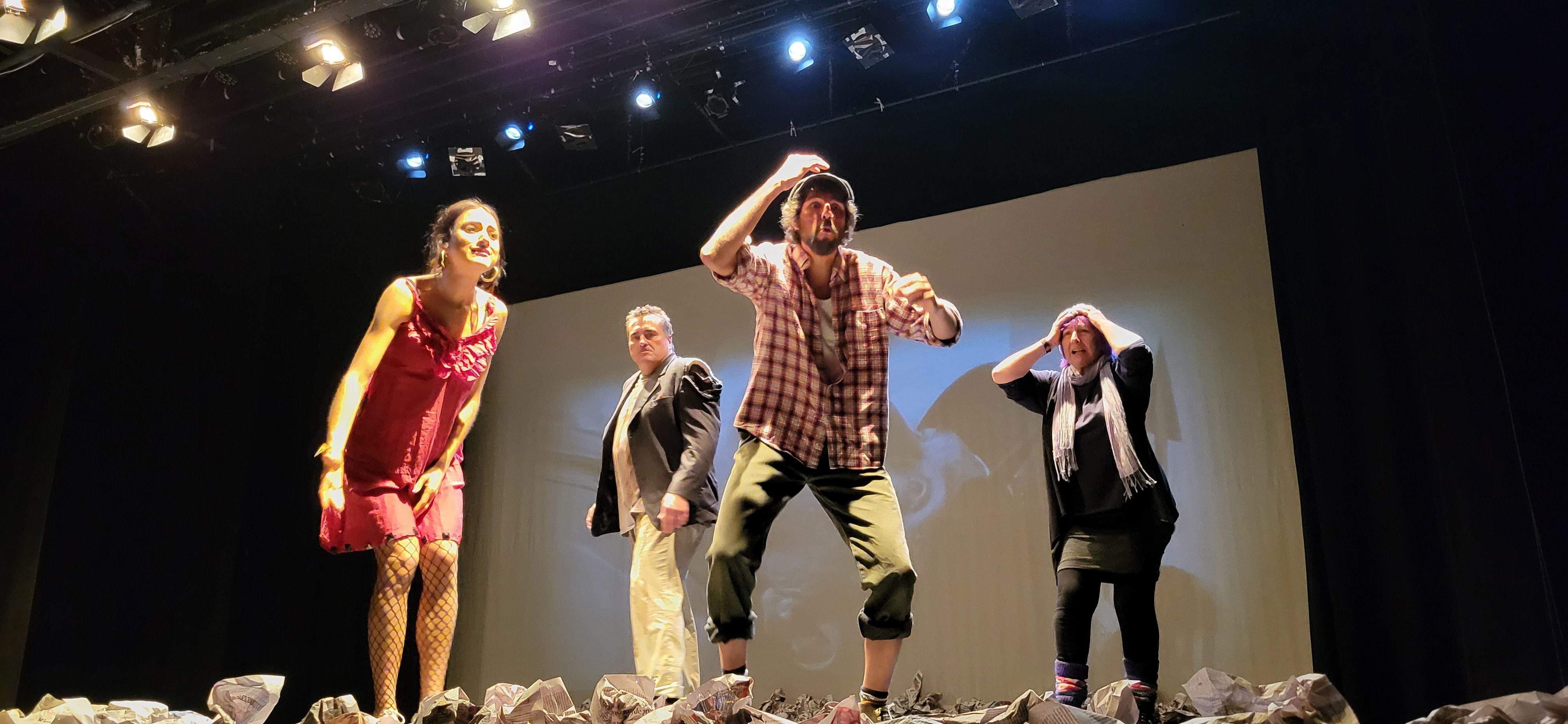 Candil teatro con la obra "Topografía de un desnudo". Foto Myriam Martínez