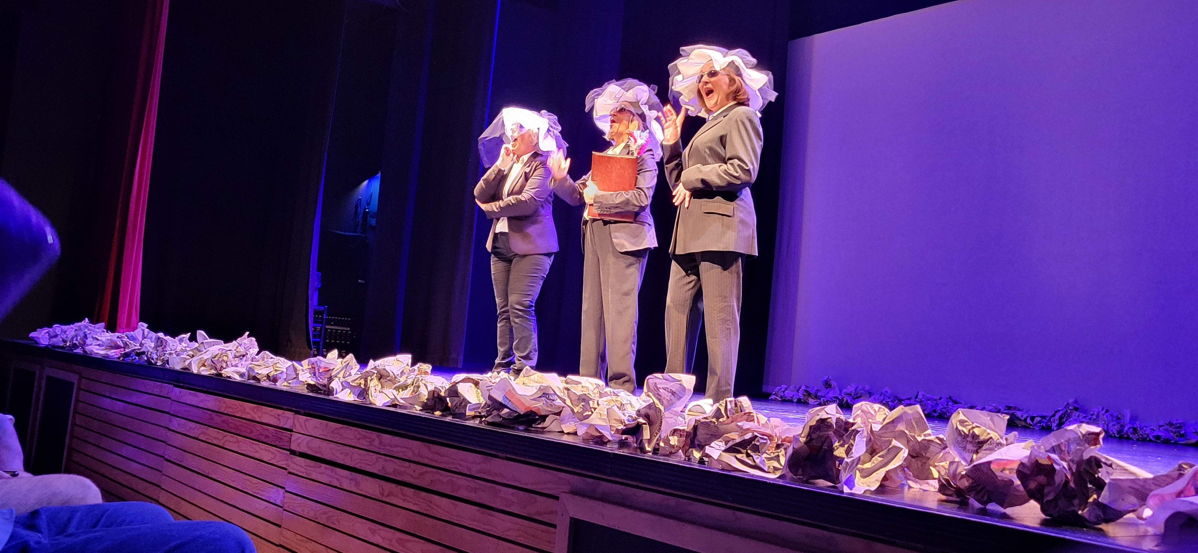 Candil teatro con la obra "Topografía de un desnudo". Foto Myriam Martínez