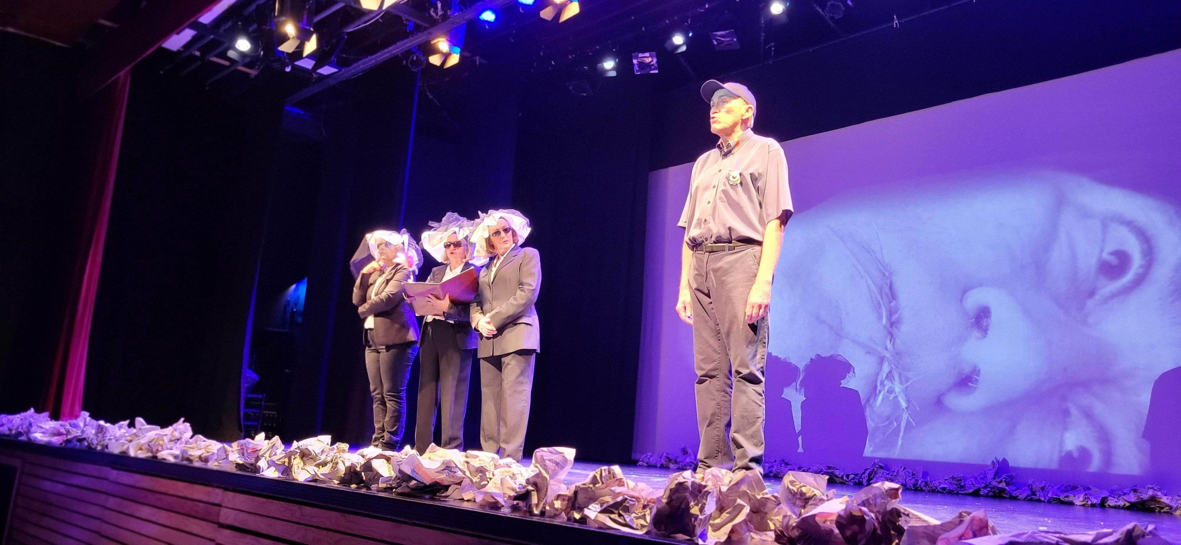 Candil teatro con la obra "Topografía de un desnudo". Foto Myriam Martínez