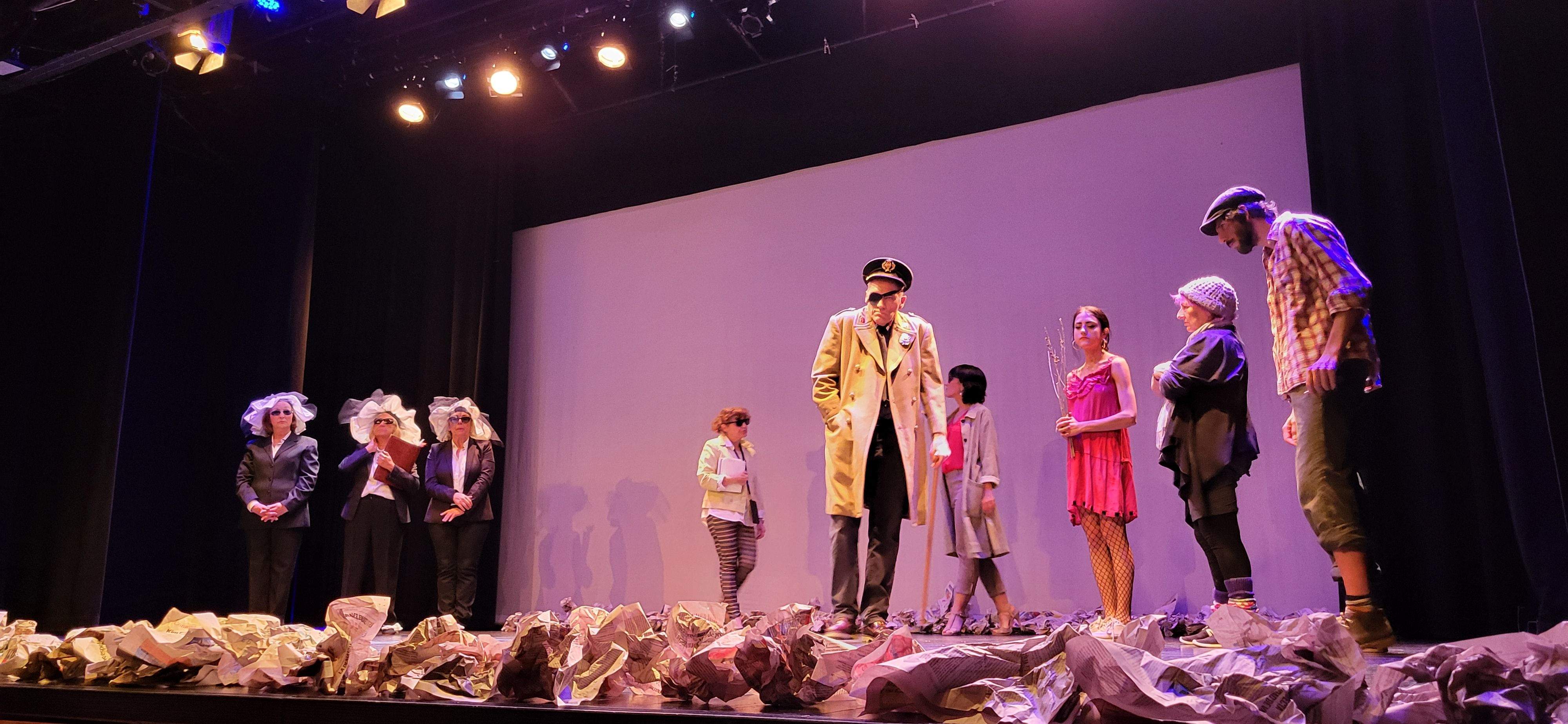 Candil teatro con la obra "Topografía de un desnudo". Foto Myriam Martínez