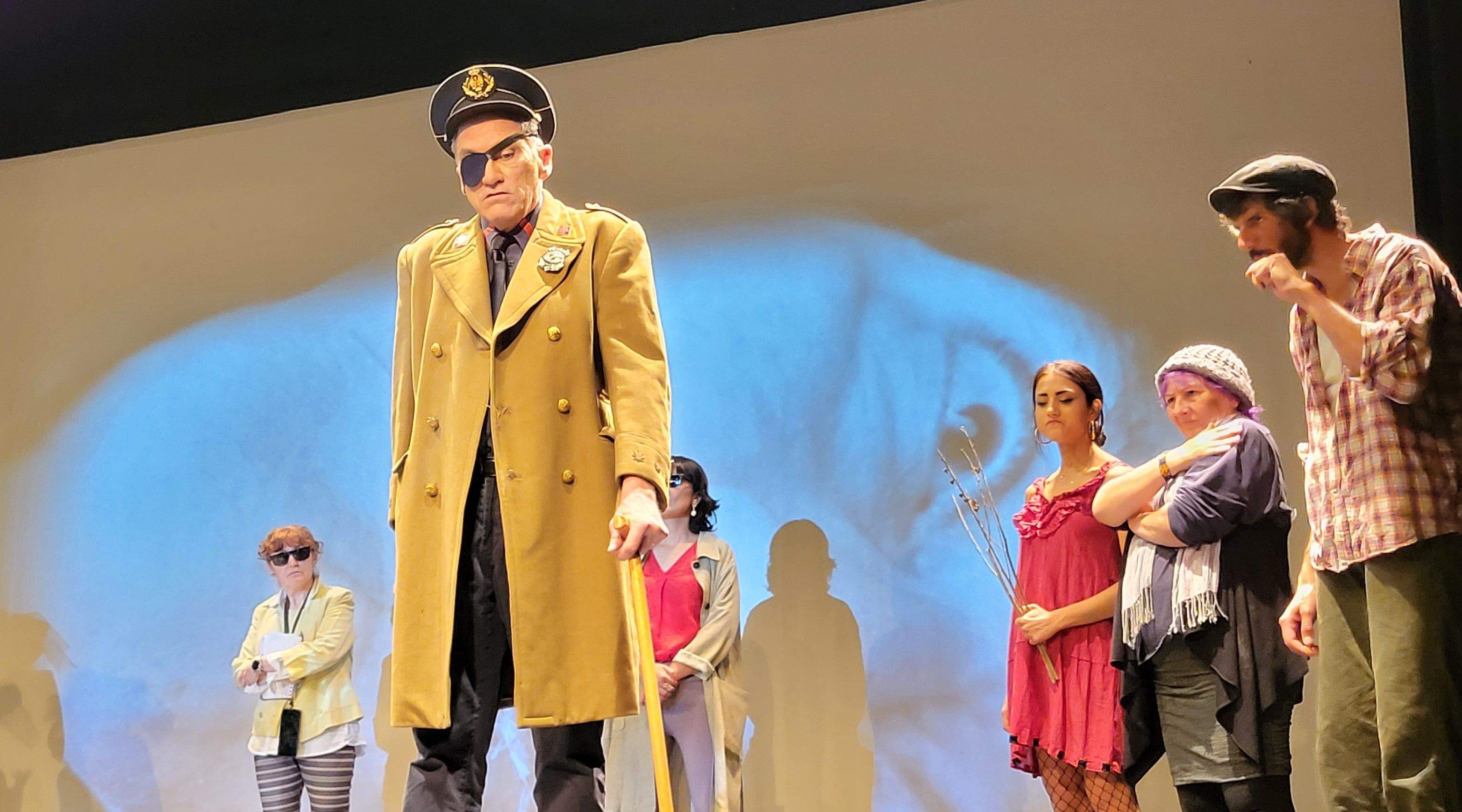 Candil teatro con la obra "Topografía de un desnudo". Foto Myriam Martínez