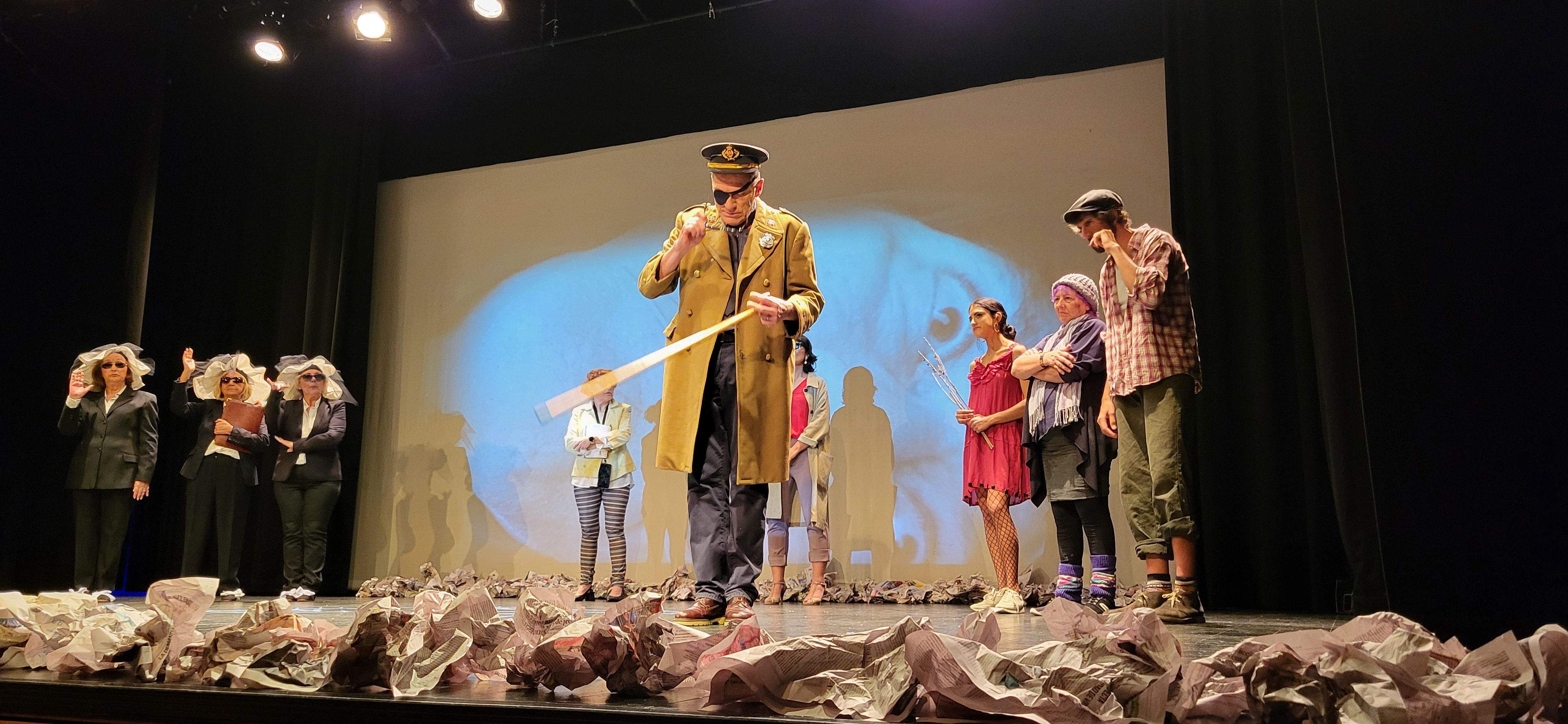 Candil teatro con la obra "Topografía de un desnudo". Foto Myriam Martínez