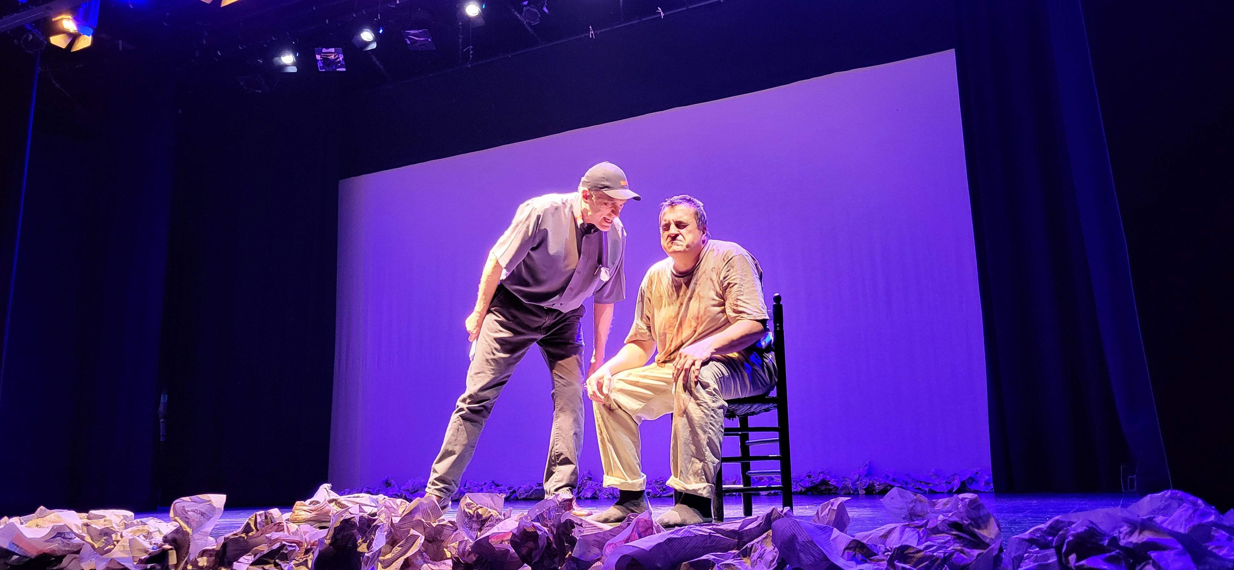 Candil teatro con la obra "Topografía de un desnudo". Foto Myriam Martínez