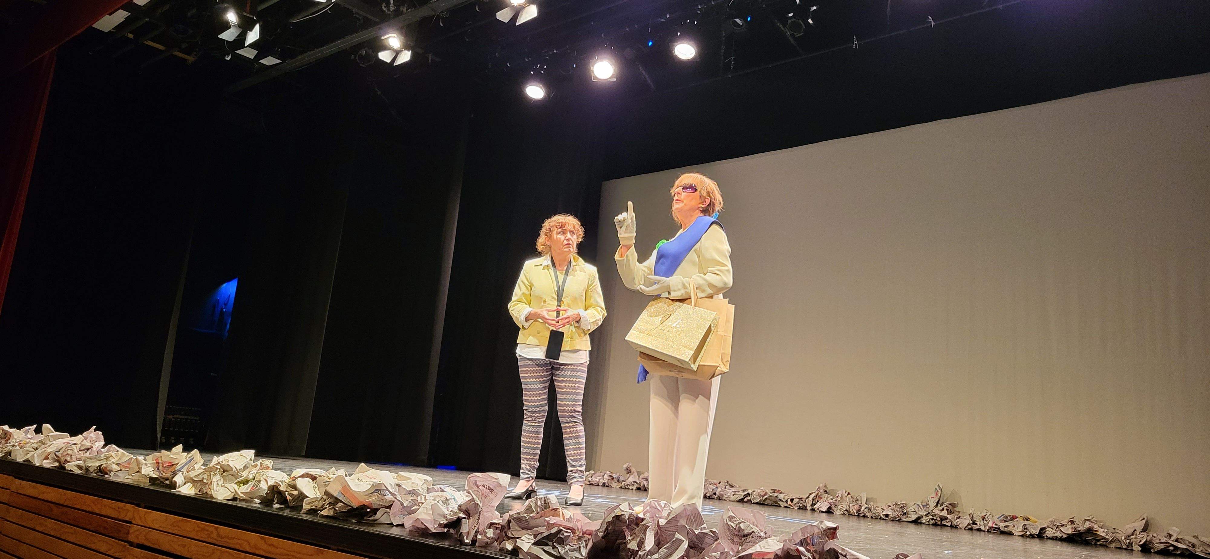 Candil teatro con la obra "Topografía de un desnudo". Foto Myriam Martínez