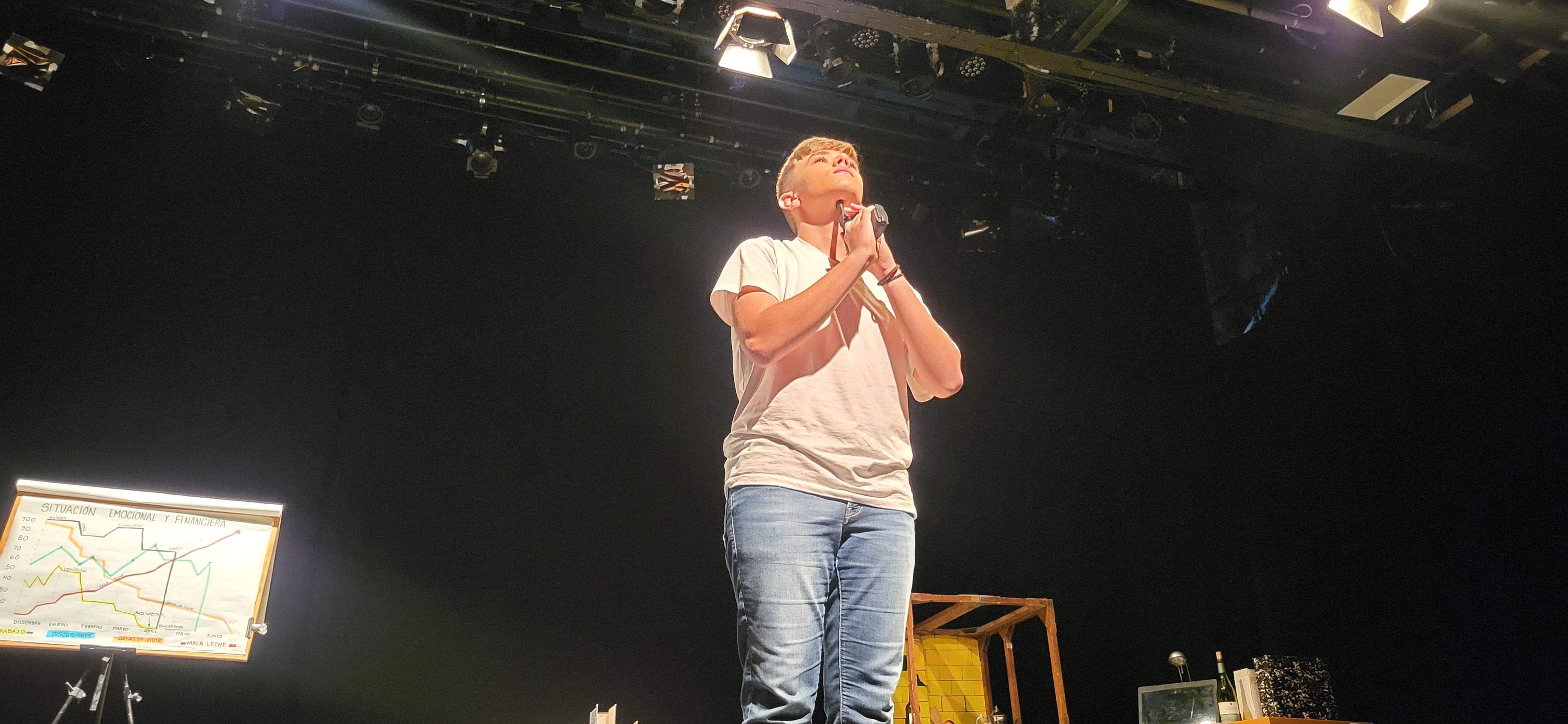 "Los locos susurran alto" con la obra "Pros y contras". Foto Myriam Martínez