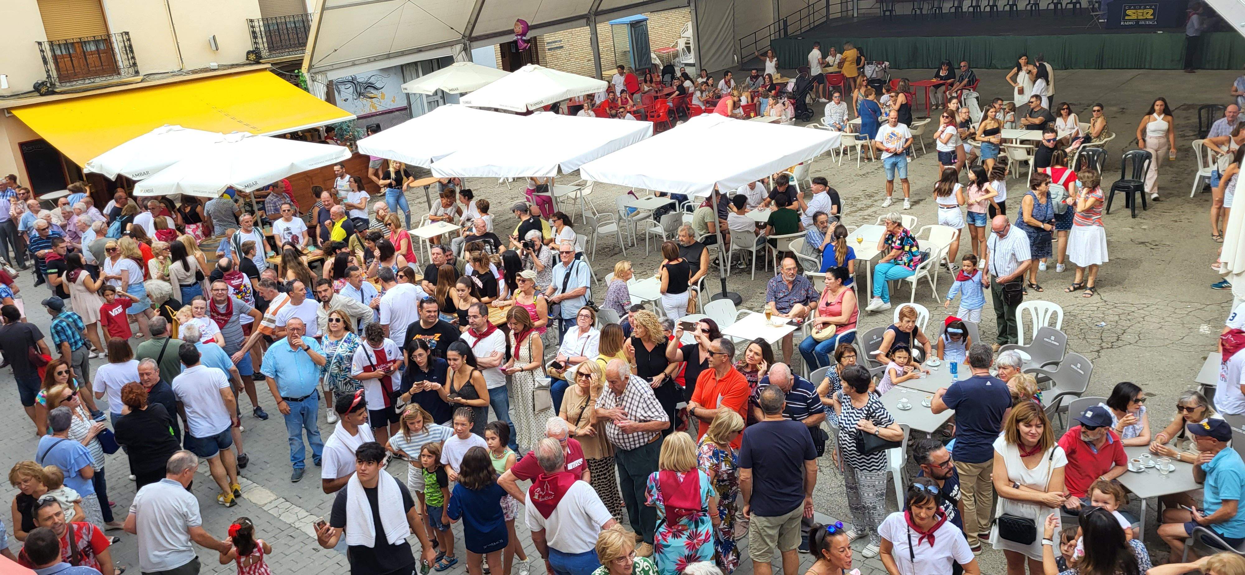 Almudévar celebra el chupinazo. Foto Mercedes Manterola 