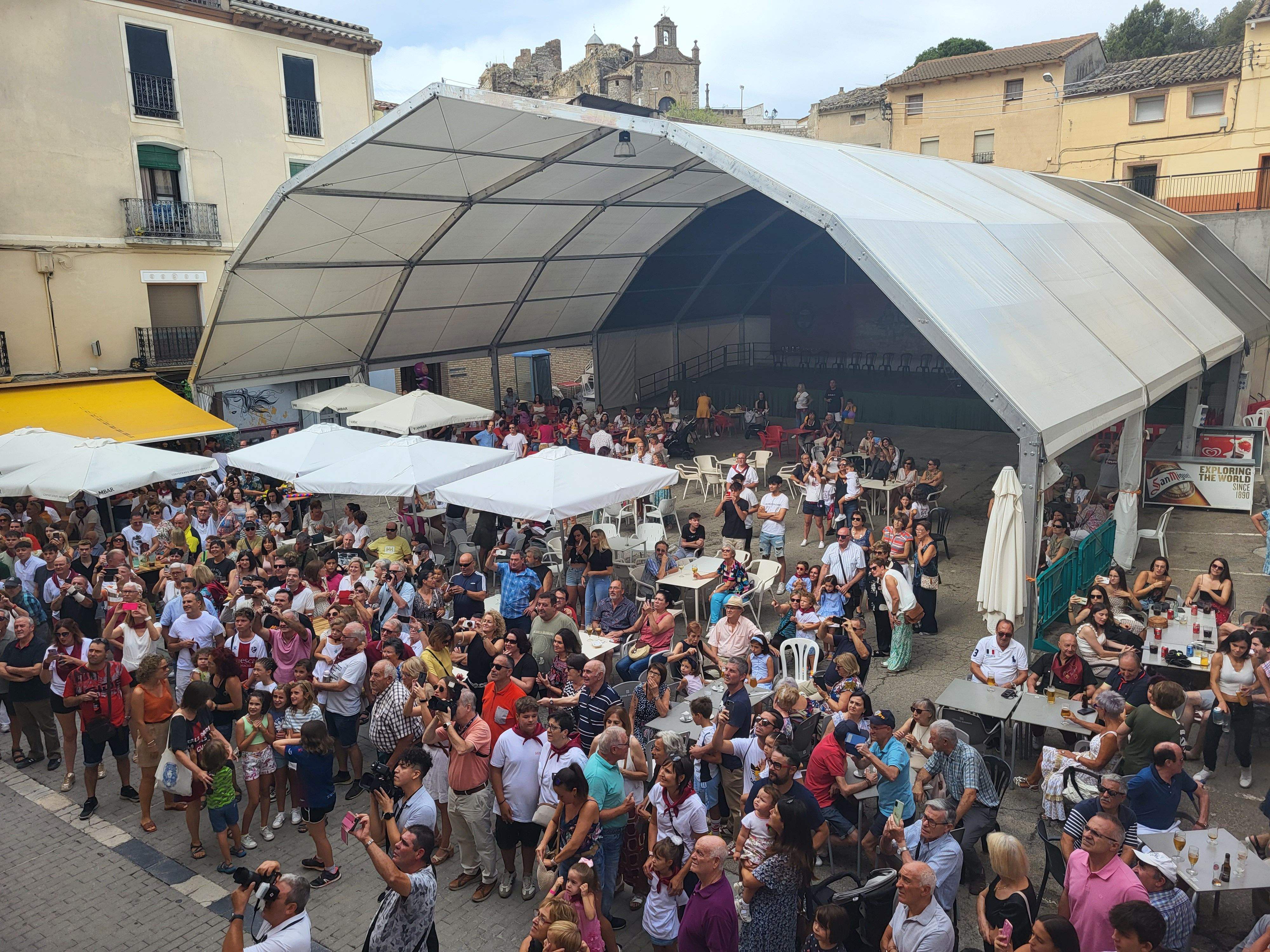 Las fiestas de Almudévar llegan a su ecuador con numeroso ambiente. Foto Myriam Martínez 