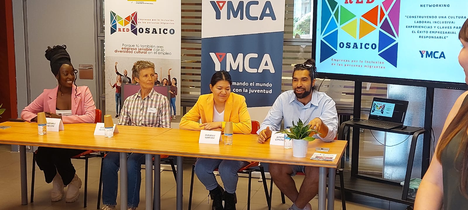 Segunda mesa, la de experiencias, en YMCA