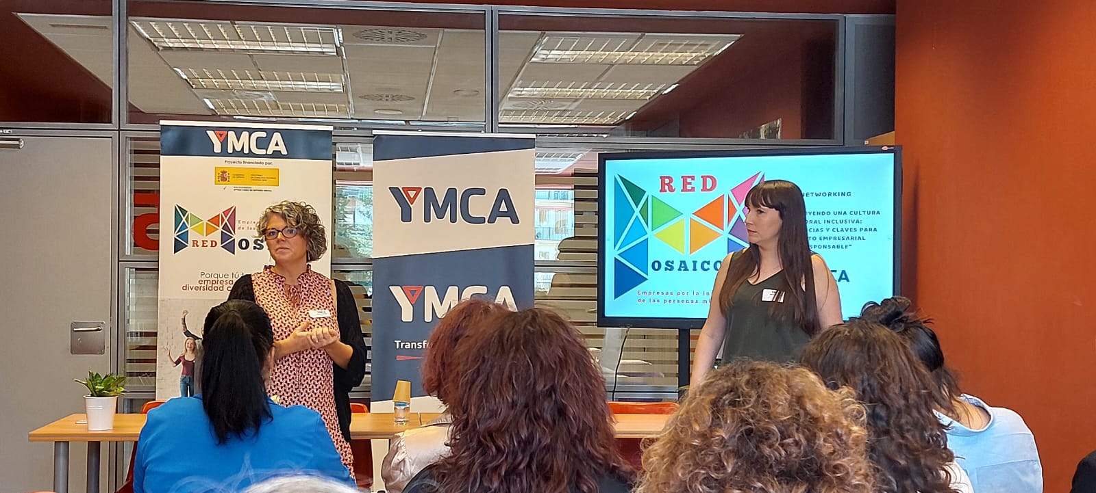 Erica y Amaia, en la exposición