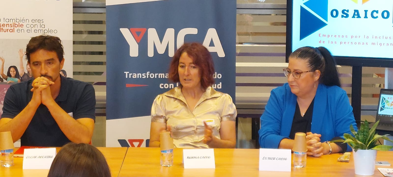 Primera mesa con Óscar, de Metalogenia, y Norma y Esther Calvo