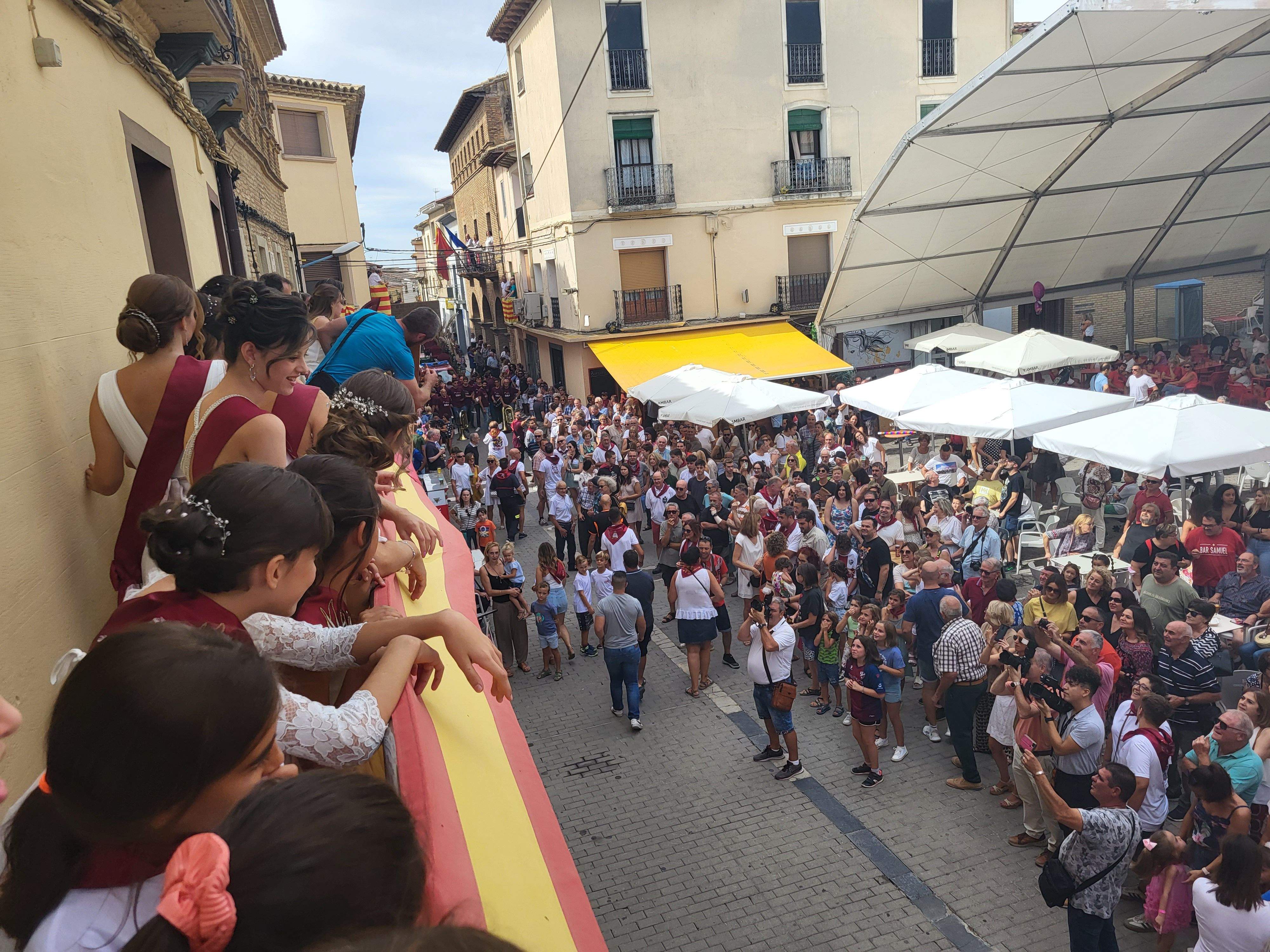Gran chupinazo anunciador de las fiestas de Almudévar del año pasado. Foto Myriam Martínez 
