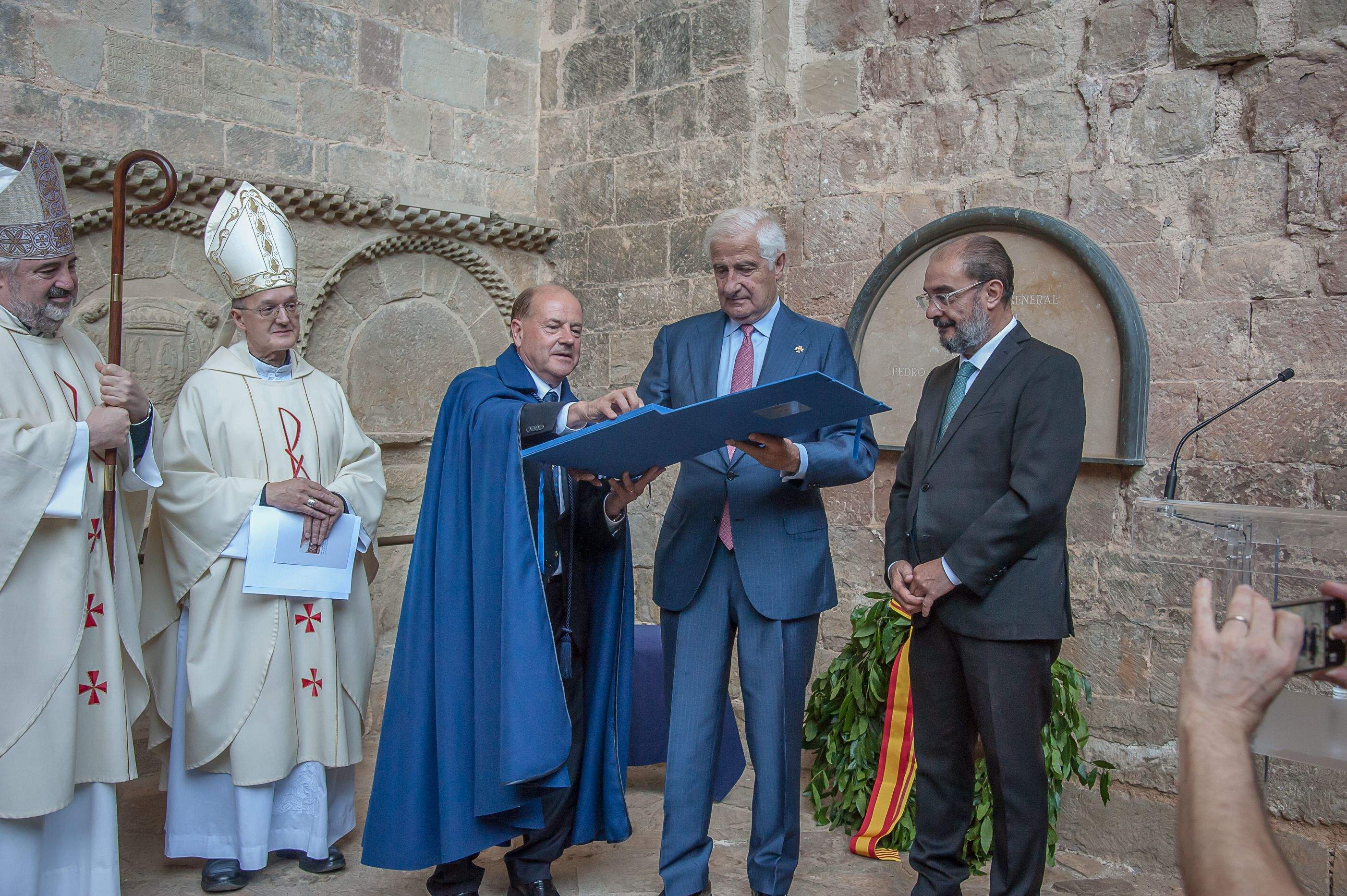 Homenaje a los Reyes de Aragón de la Hermandad de San Juan de la Peña
