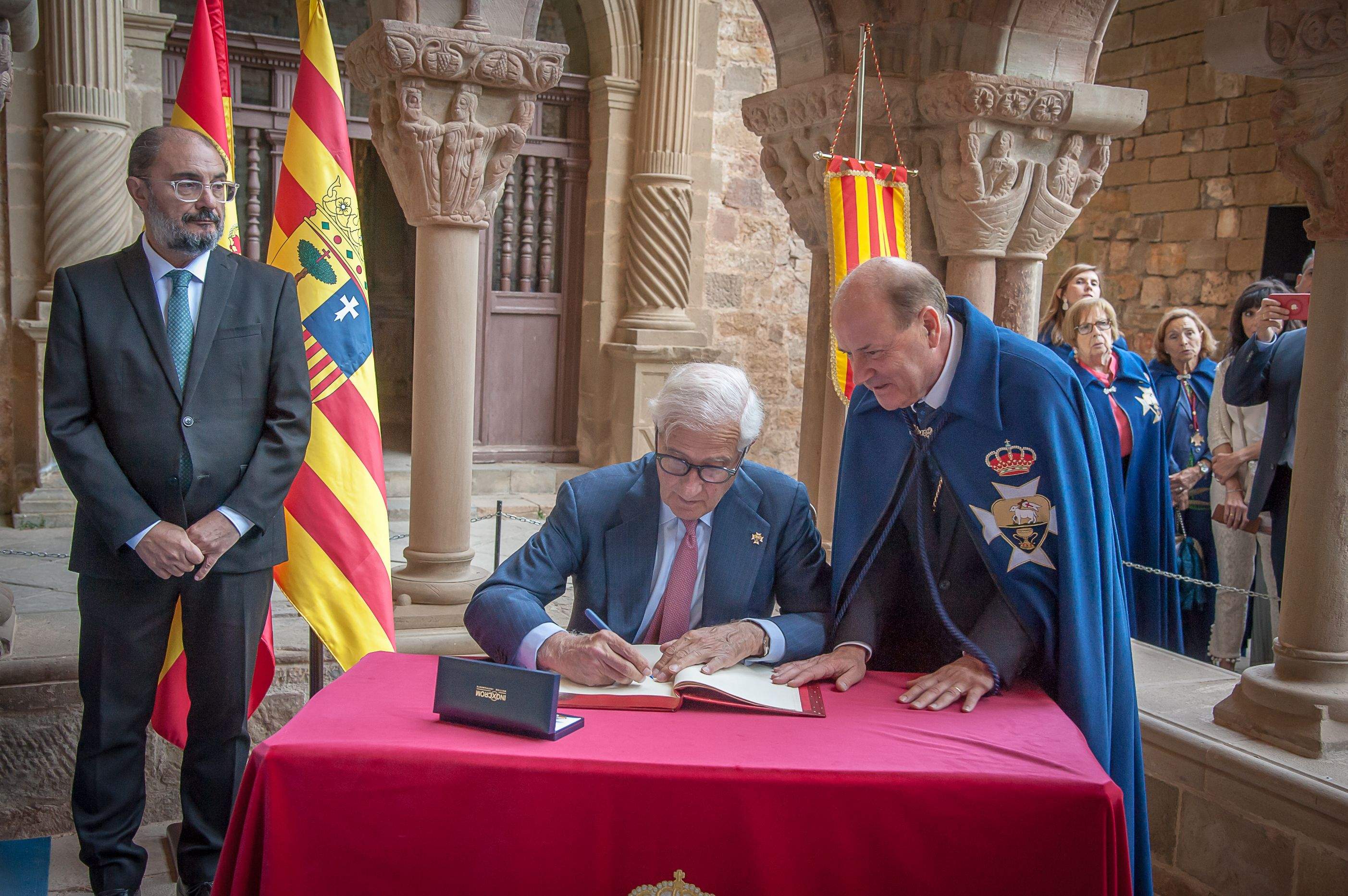 Homenaje a los Reyes de Aragón de la Hermandad de San Juan de la Peña