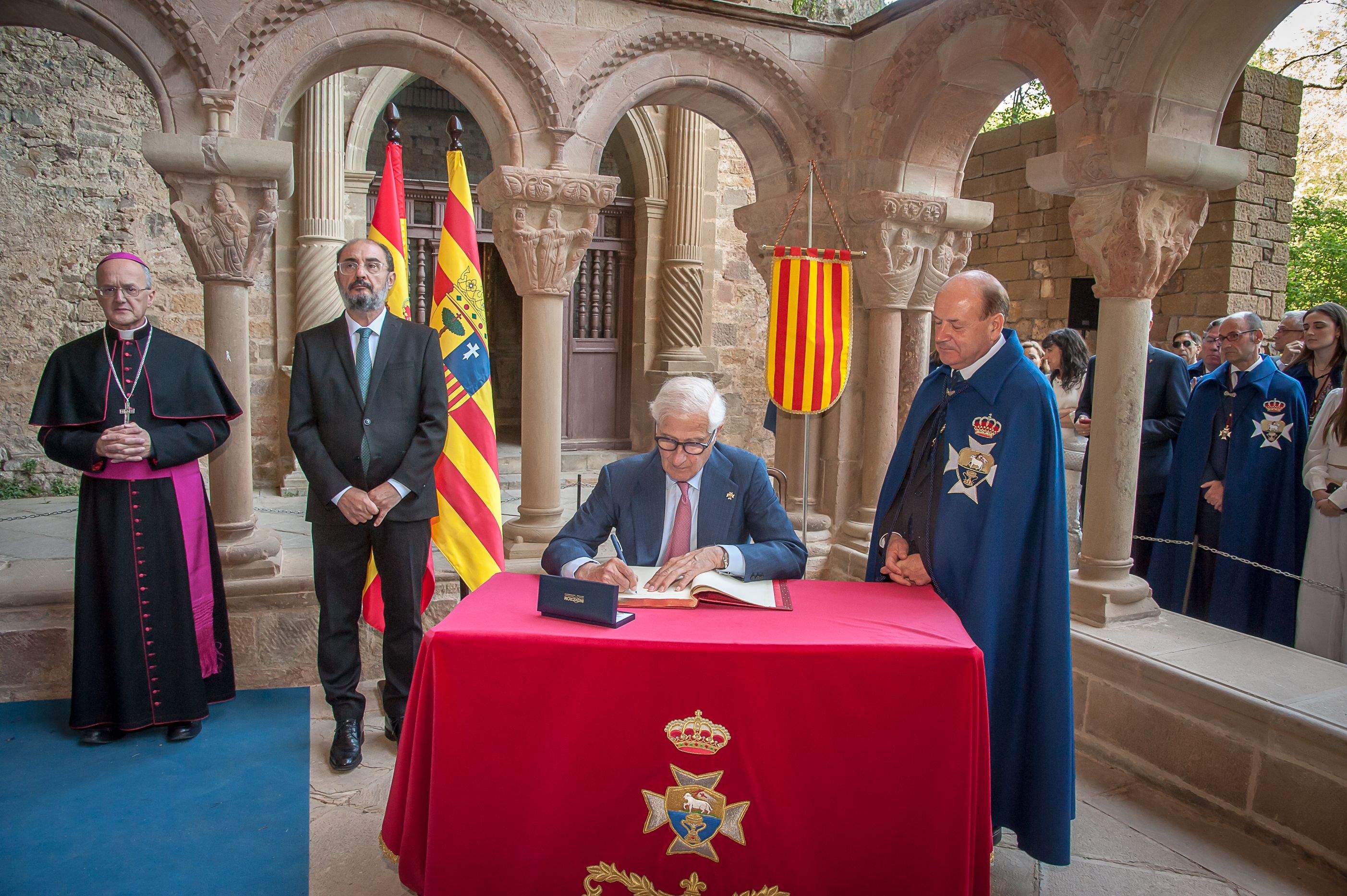 Homenaje a los Reyes de Aragón de la Hermandad de San Juan de la Peña