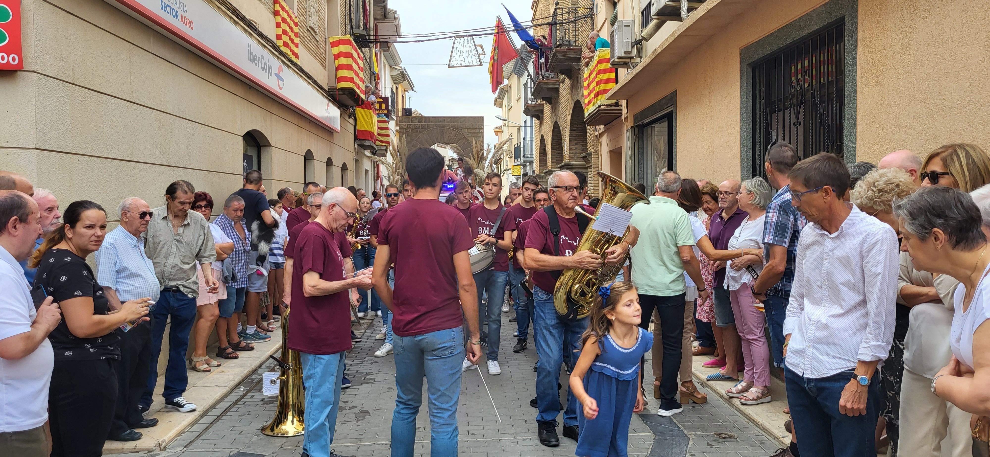 Cabalgata por las calles de Almudévar. Foto: Mercedes Manterola