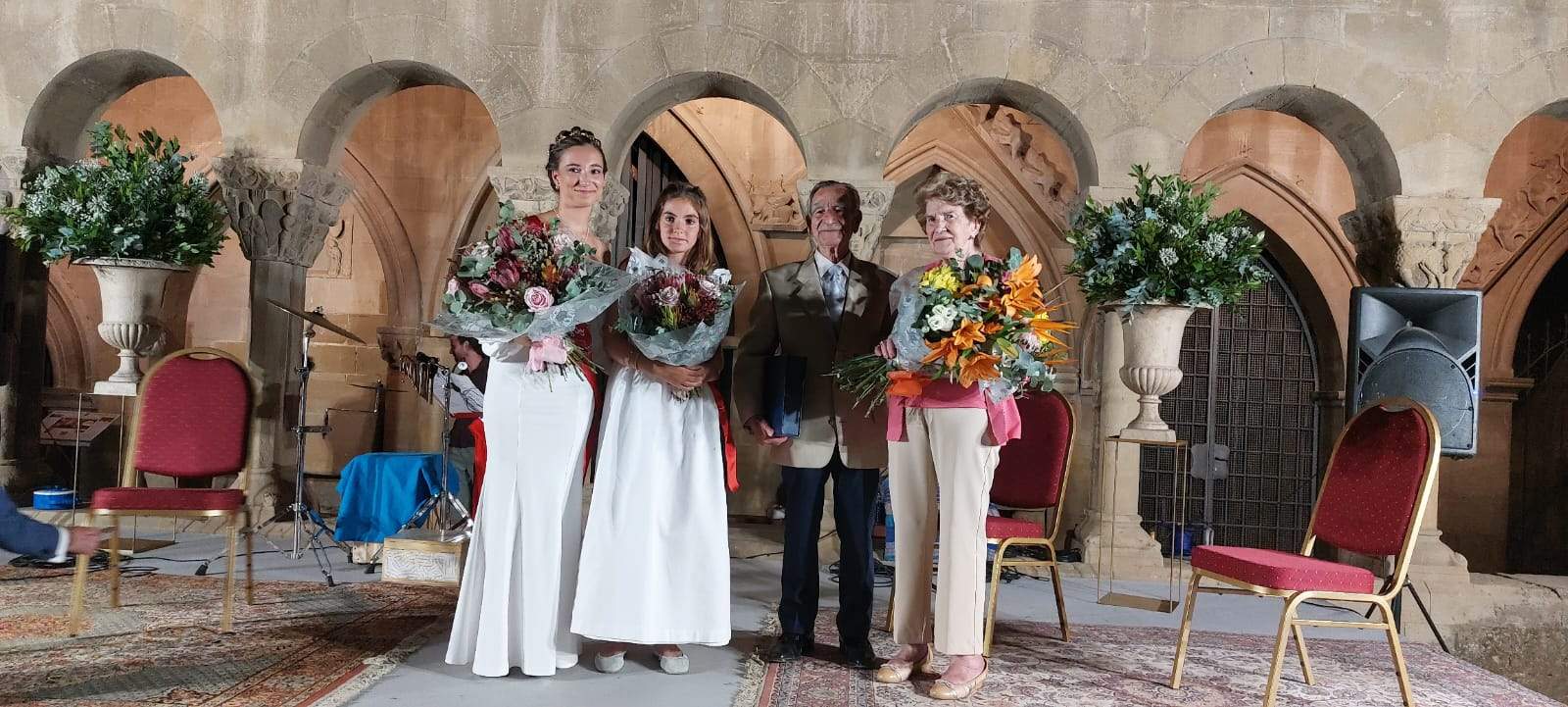 Las mairalesas, Aurelio y Rosa, en la ceremonia del Casco Viejo