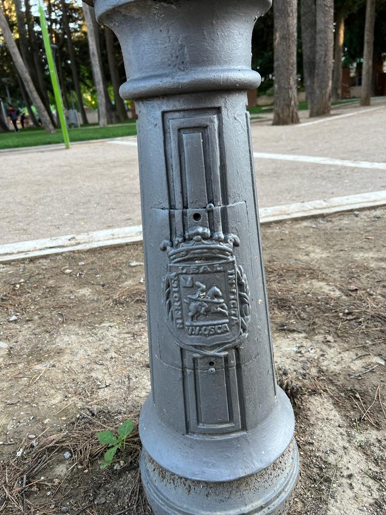 Escudos de Huesca con el lema Heroica, Leal, Invicta.  Foto Domingo