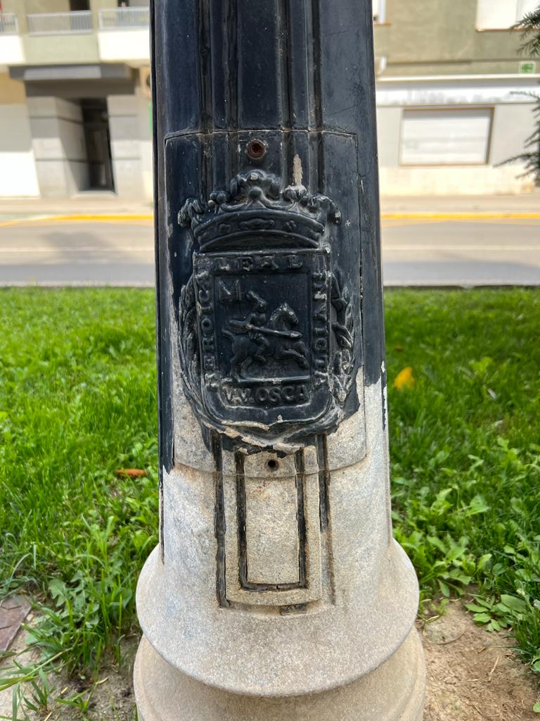 Escudos de Huesca con el lema Heroica, Leal, Invicta.  Foto Domingo