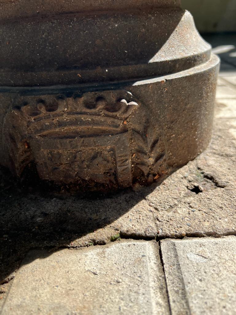Escudos de Huesca con el lema Heroica, Leal, Invicta.  Foto Domingo