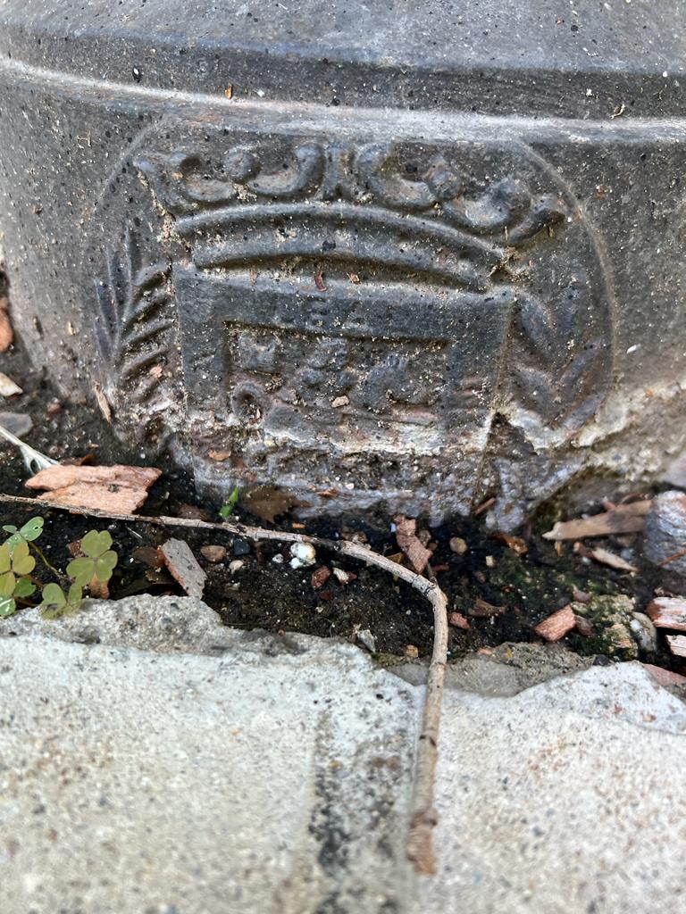 Escudos de Huesca con el lema Heroica, Leal, Invicta.  Foto Domingo