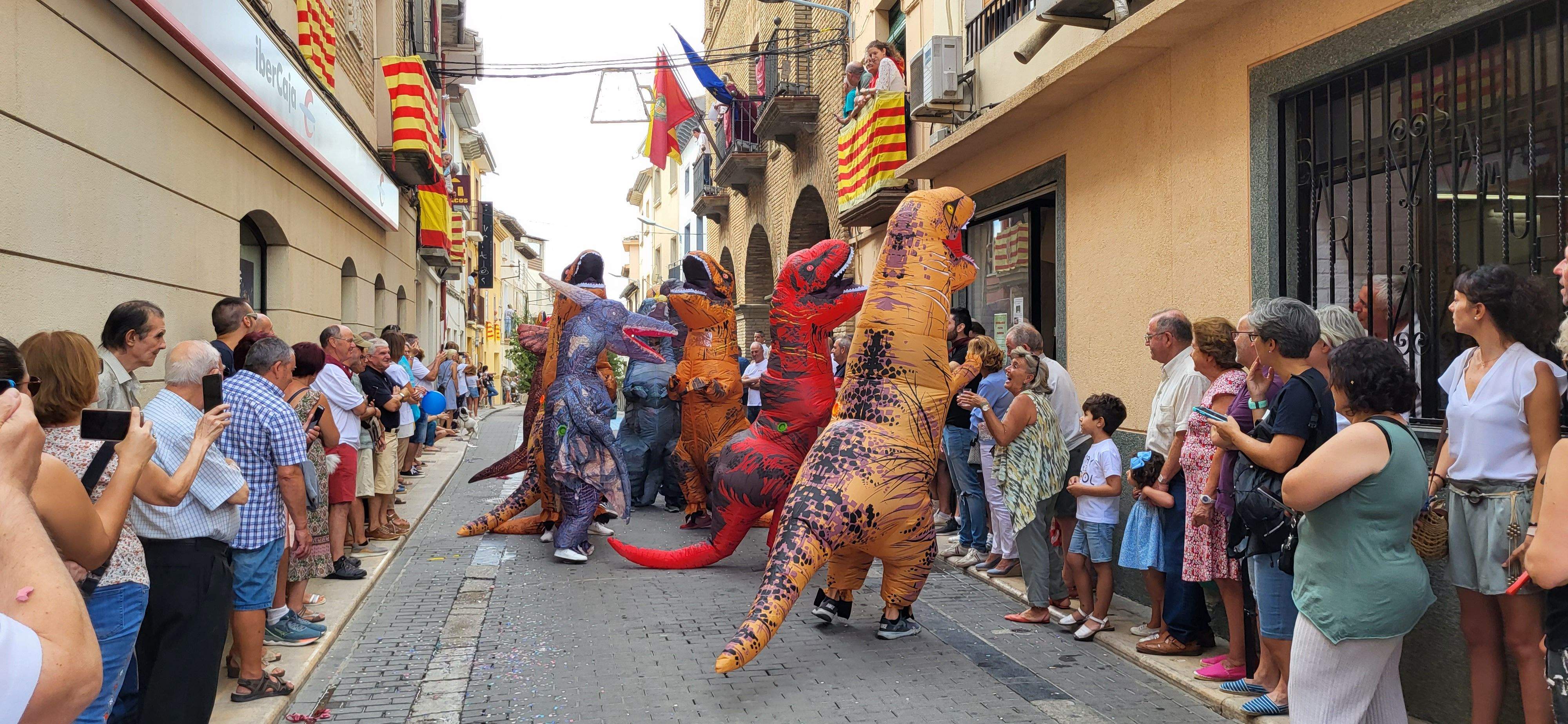 Cabalgata por las calles de Almudévar. Foto: Mercedes Manterola
