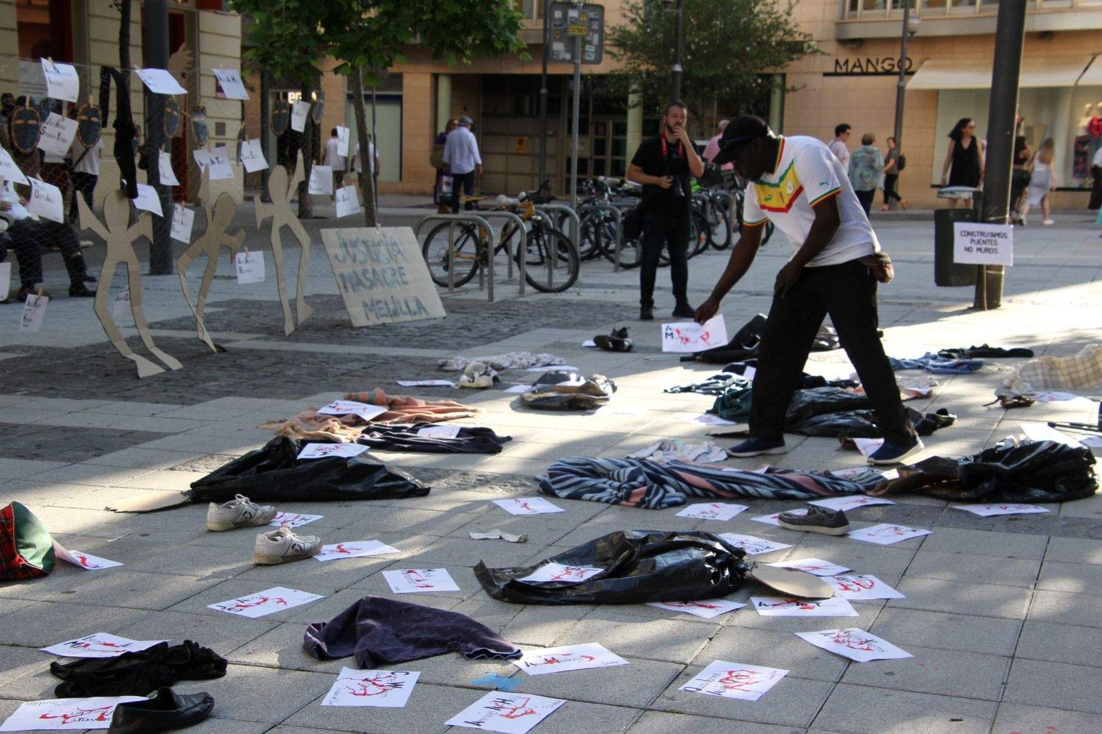 Aniversario de la masacre de Melilla: Huesca no olvida. Foto Carlos Neofato Aniversario de la masacre de Melilla: Huesca no olvida. Foto Carlos Neofato