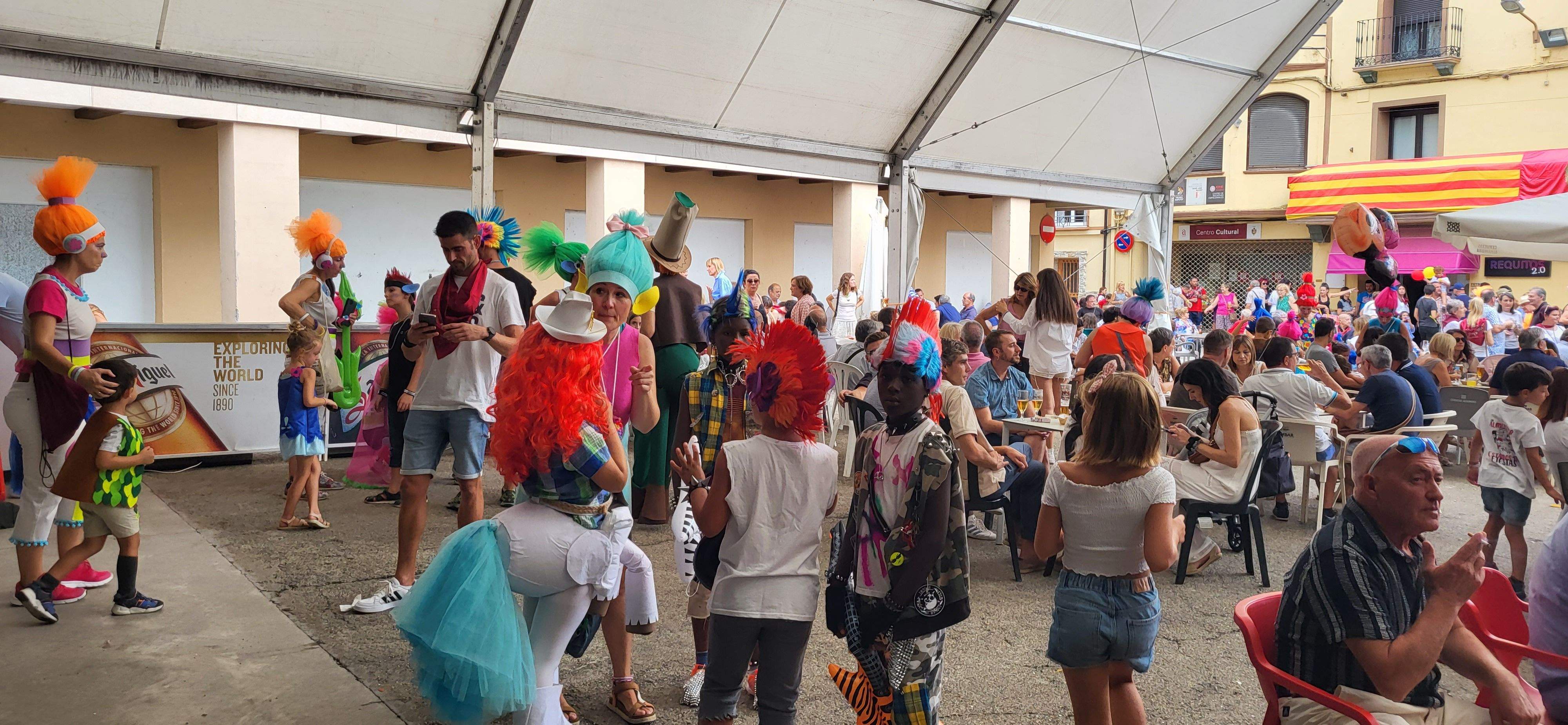 Cabalgata por las calles de Almudévar. Foto: Mercedes Manterola