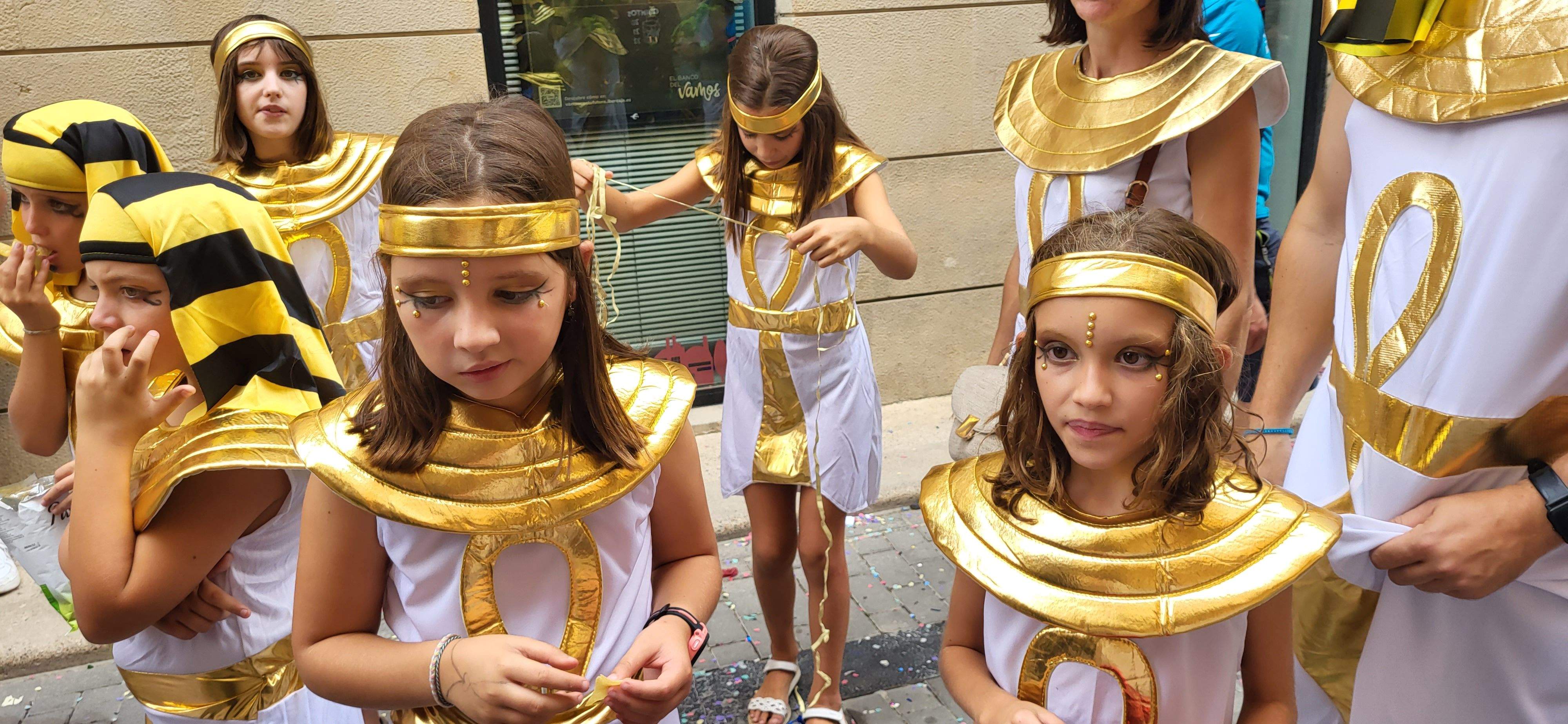 Cabalgata por las calles de Almudévar. Foto: Mercedes Manterola