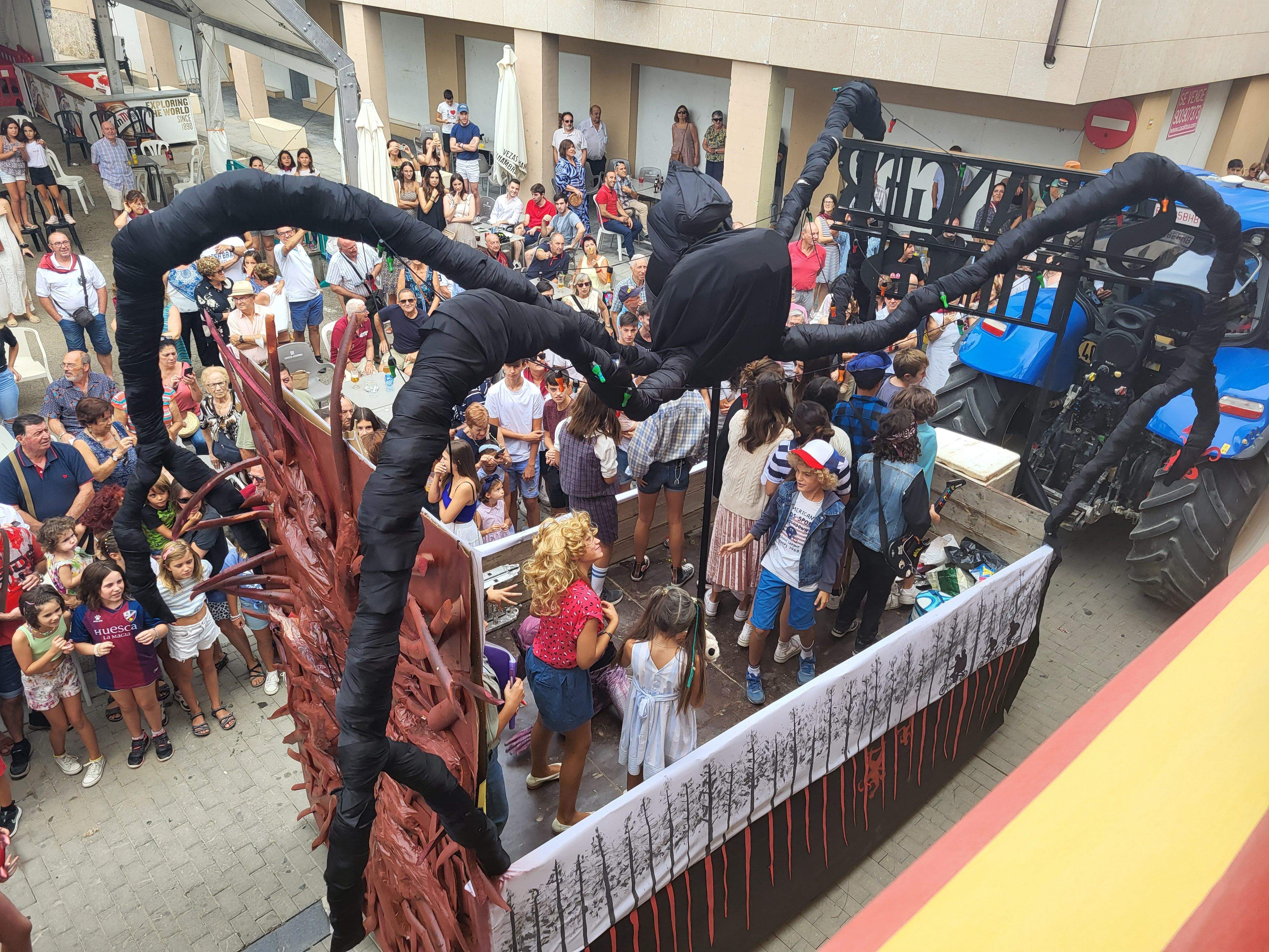 Cabalgata por las calles de Almudévar. Foto Myriam Martínez (5)