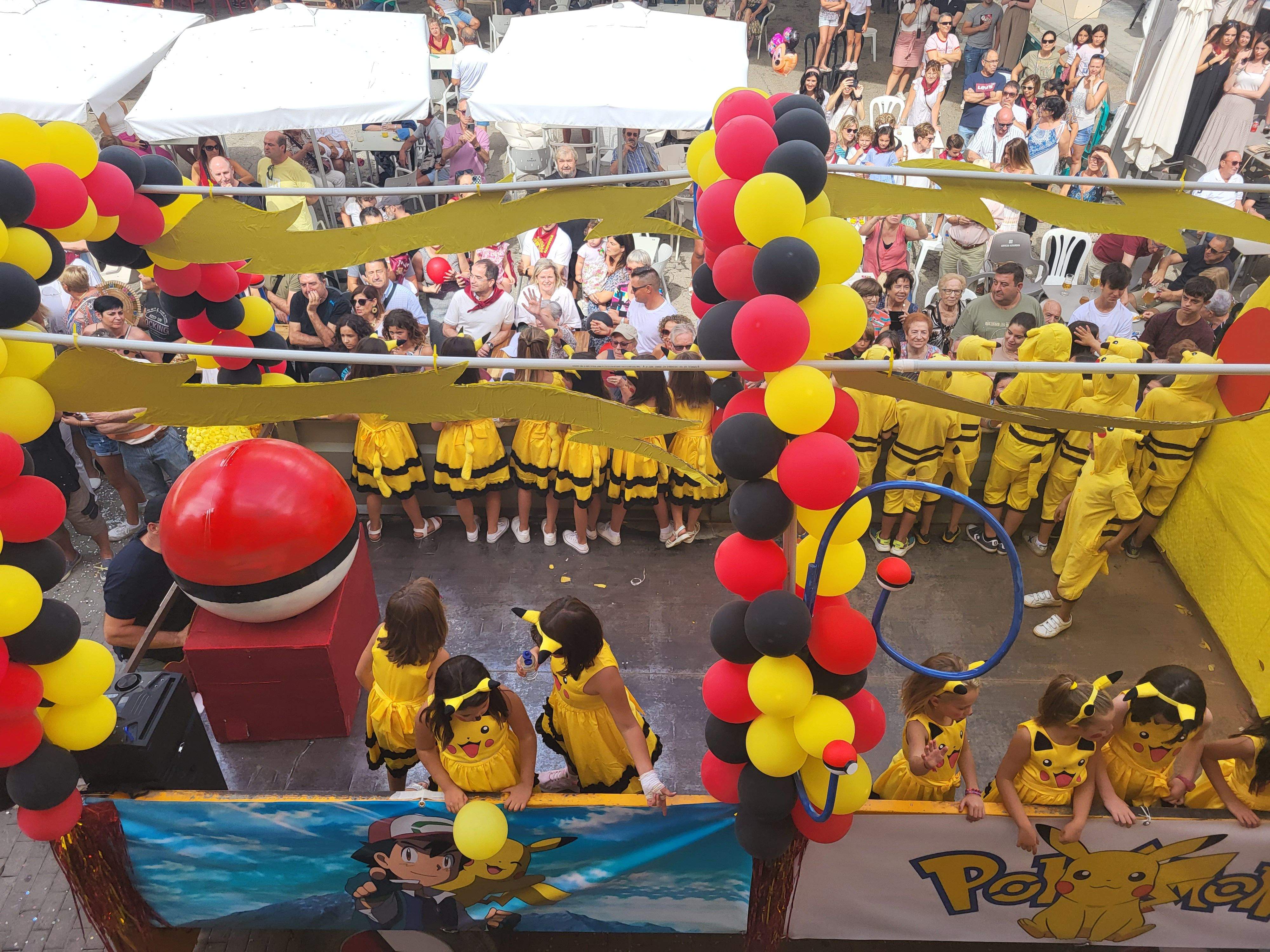 Cabalgata del año pasado por las calles de Almudévar. Foto Myriam Martínez
