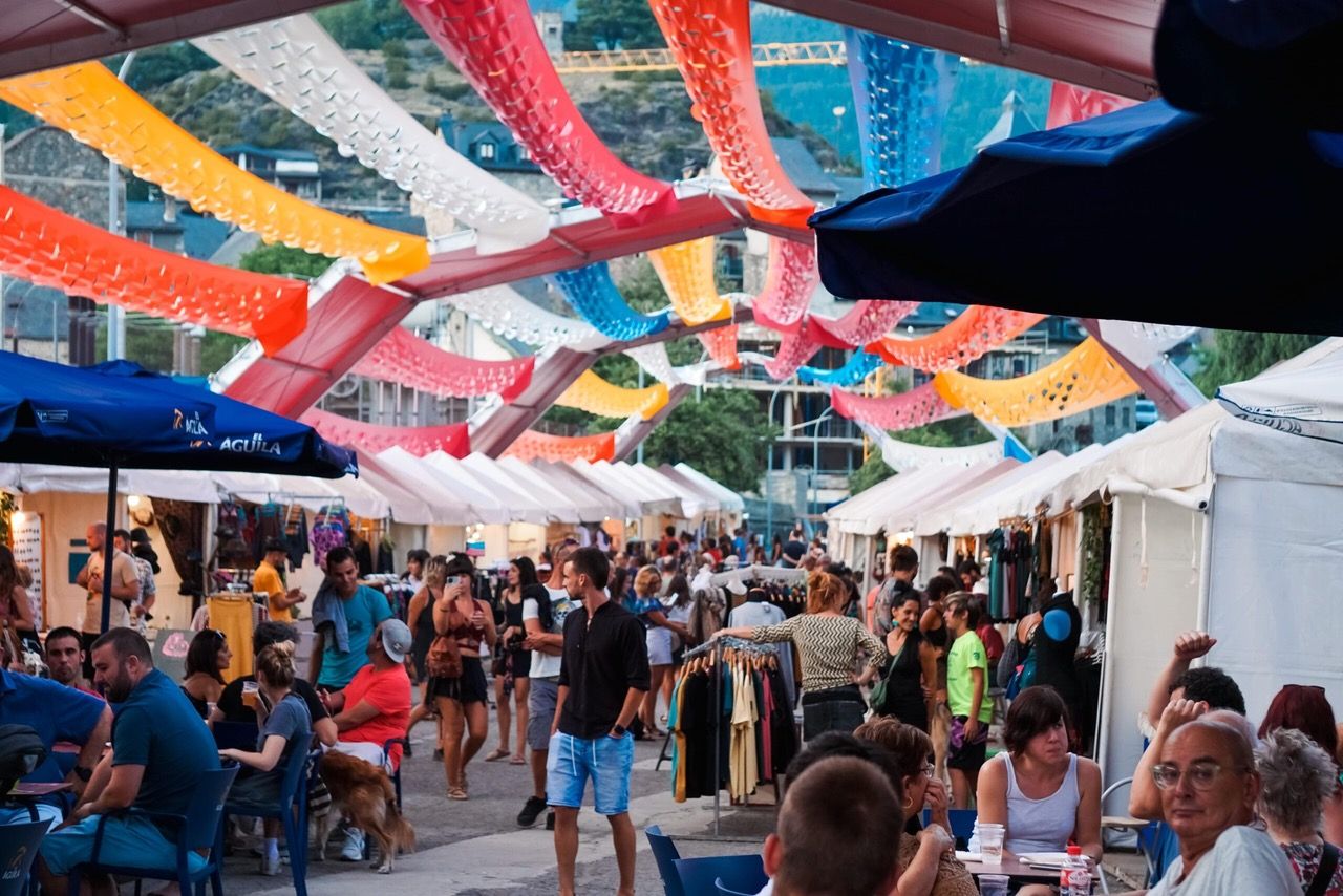 Imagen de archivo del mercado multicultural de Sallent de Gállego.