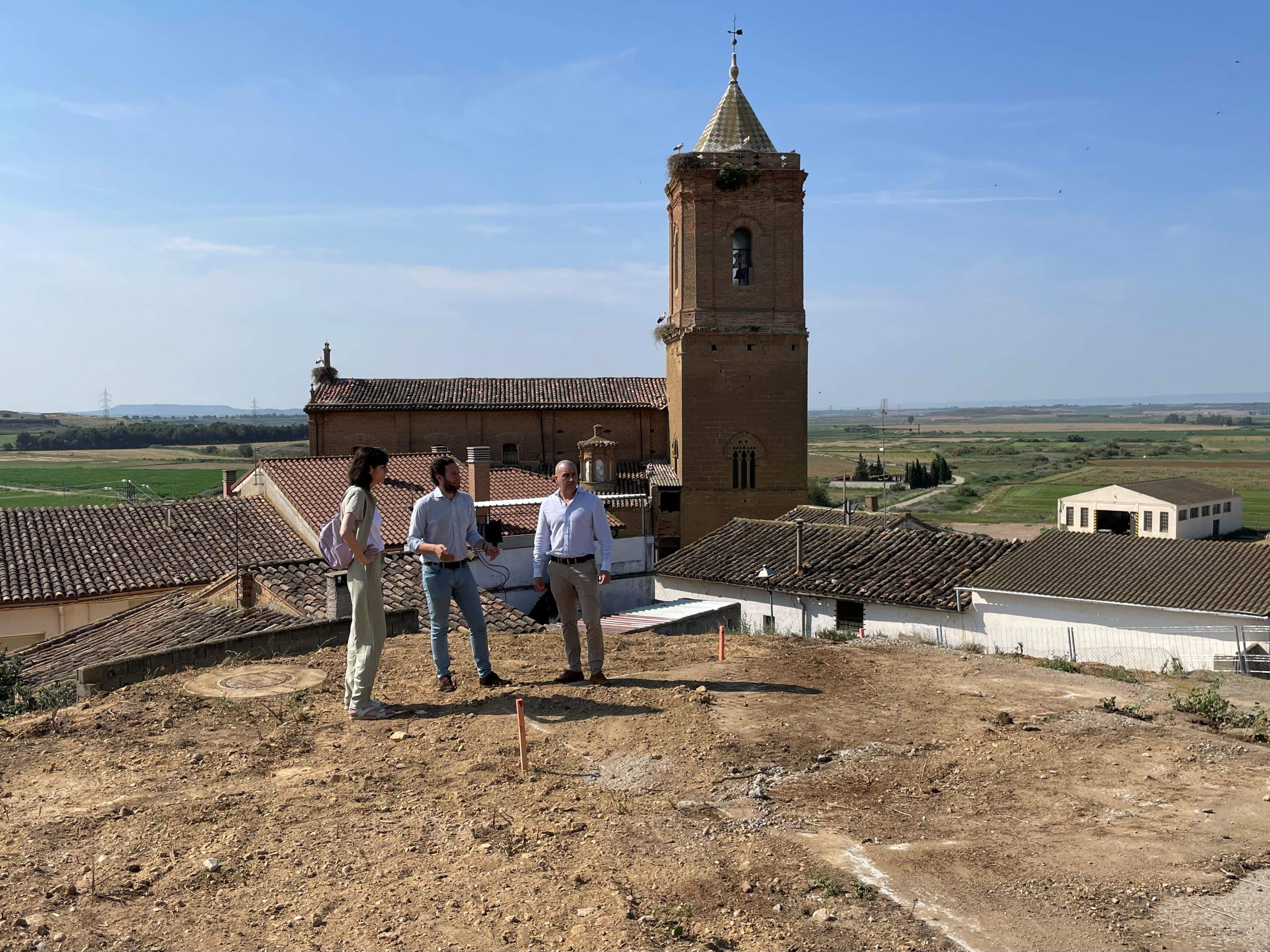 Claver, Moreno y Perella han asistido al inicio de las obras del nuevo parque-mirador en Selgua.