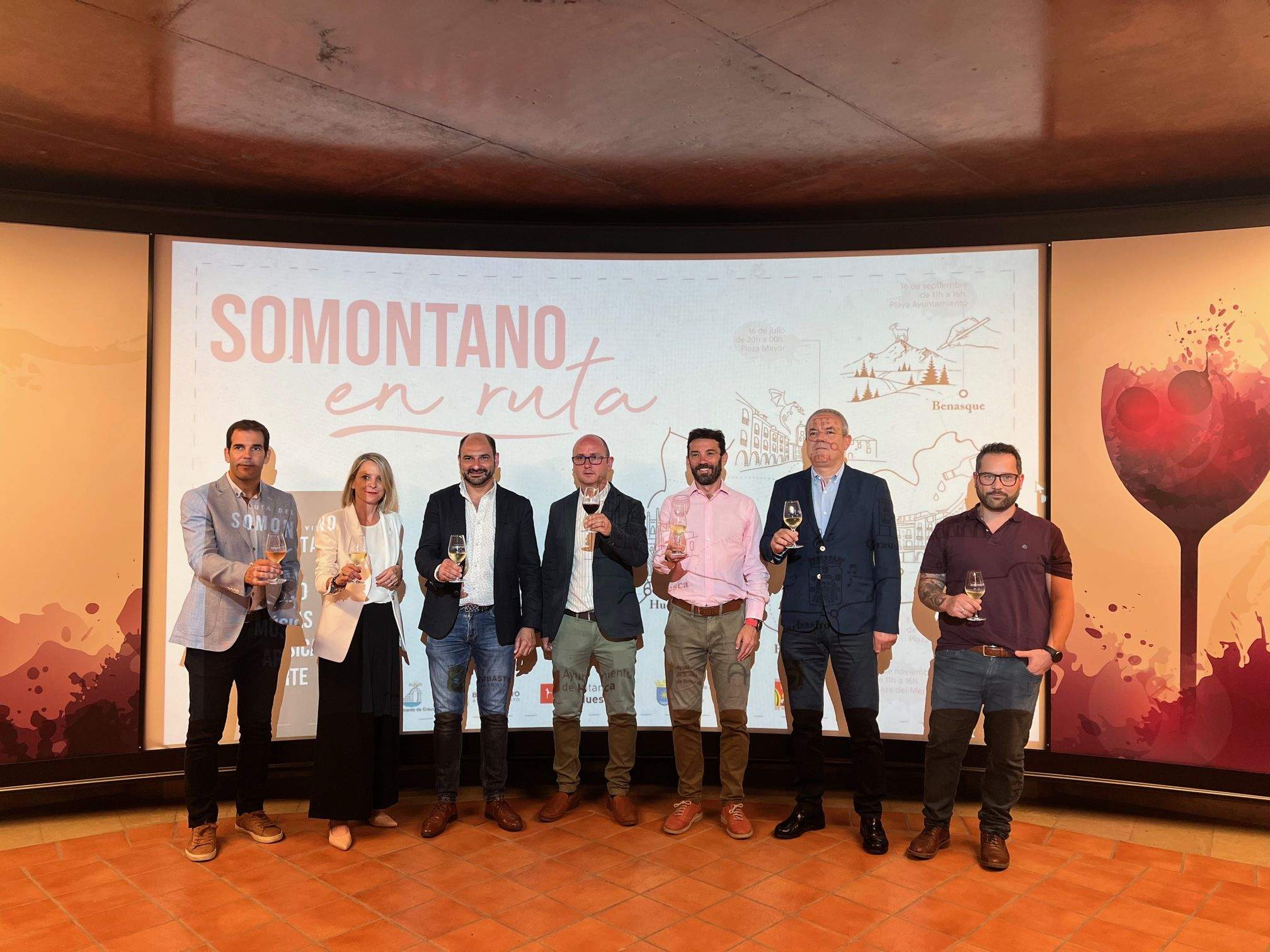 Daniel Gracia (Somontano), Nuria Mur (ayuntamiento de Huesca), Fernando Torres (alcalde de Barbastro), Sergio Barrul (Graus), Enrique Pueyo (alcalde de Aínsa), Francisco José Berroy (presidente de la DO Somontano) y Albert Carbonell (concejal de Benasque)