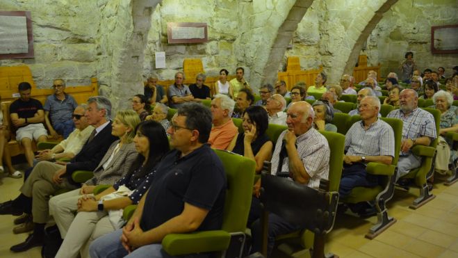Público asistente a la presentación del libro de Jesús Brau Público asistente a la presentación del libro de Jesús Brau