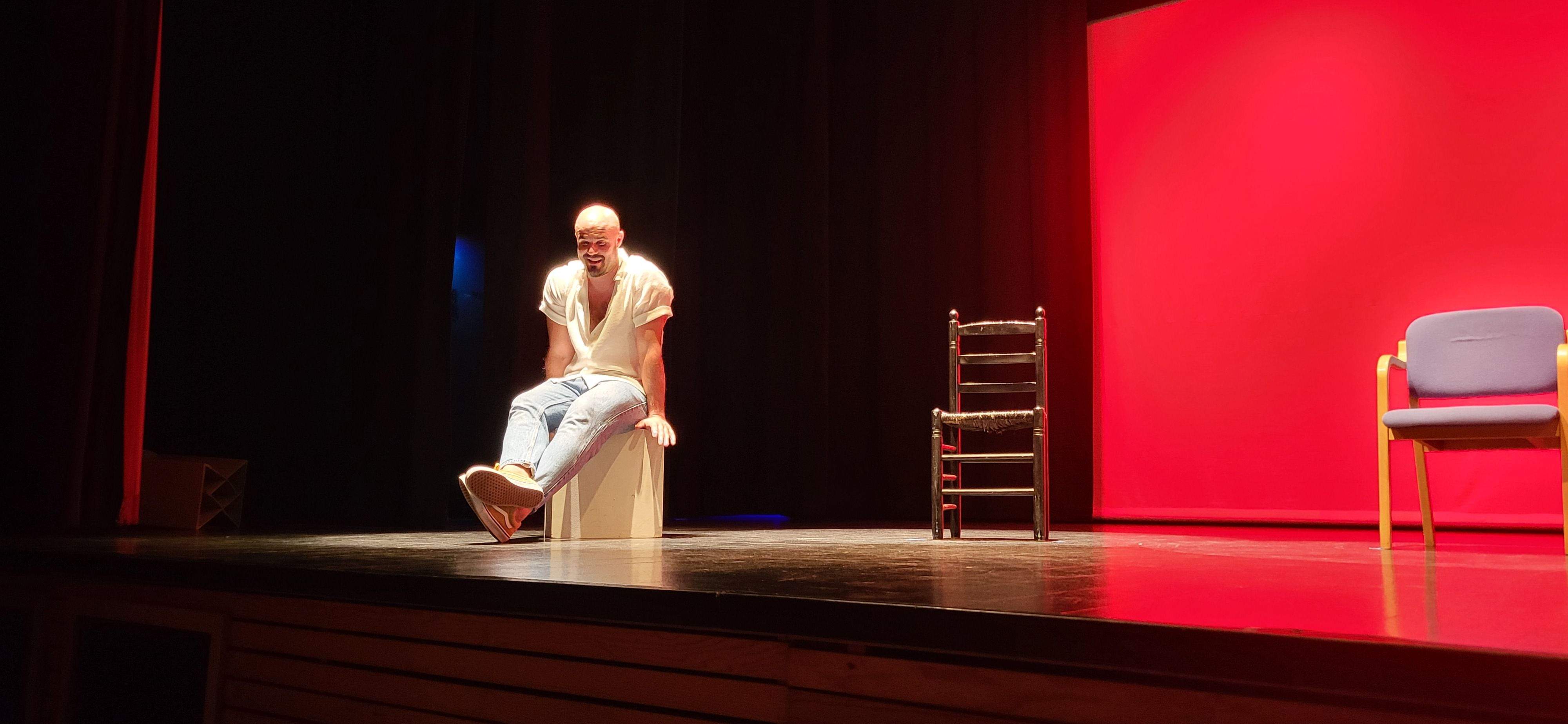  Los Salvatierra y la obra "Garnacha negra". Foto Myriam Martínez