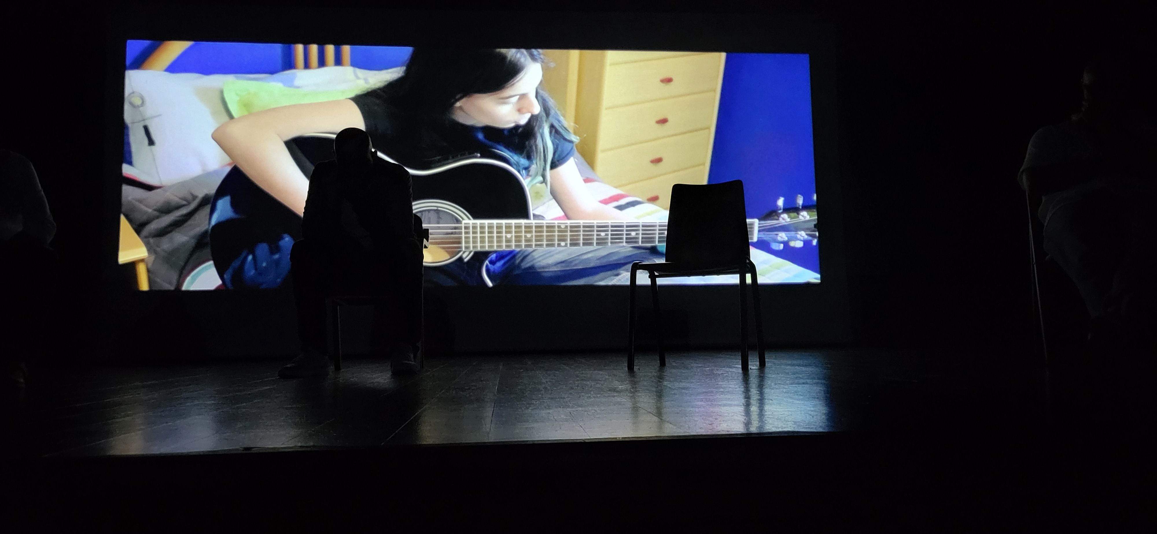  Los Salvatierra y la obra "Garnacha negra". Foto Myriam Martínez