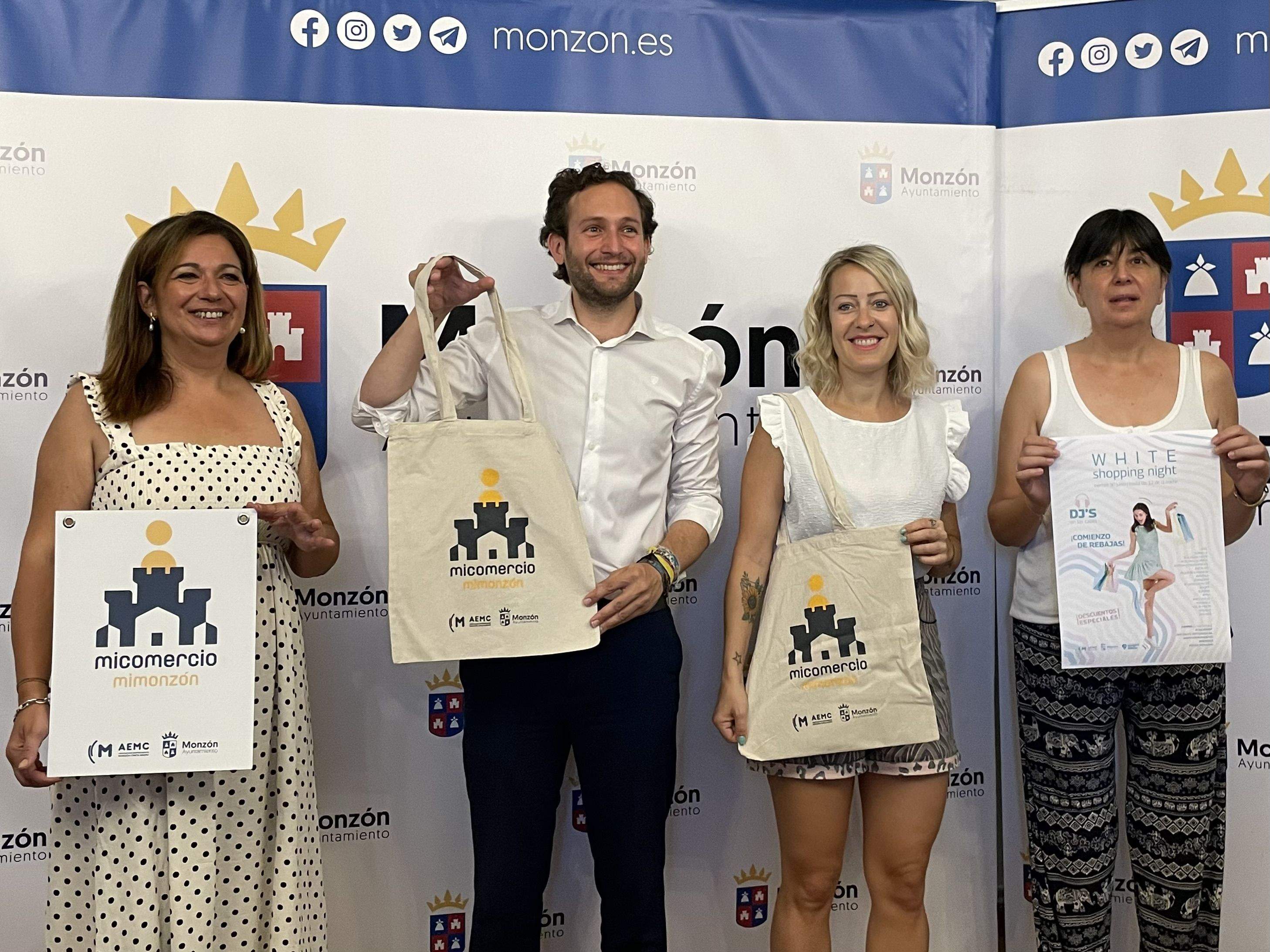 Presentación de la noche de compras y música en Monzón.