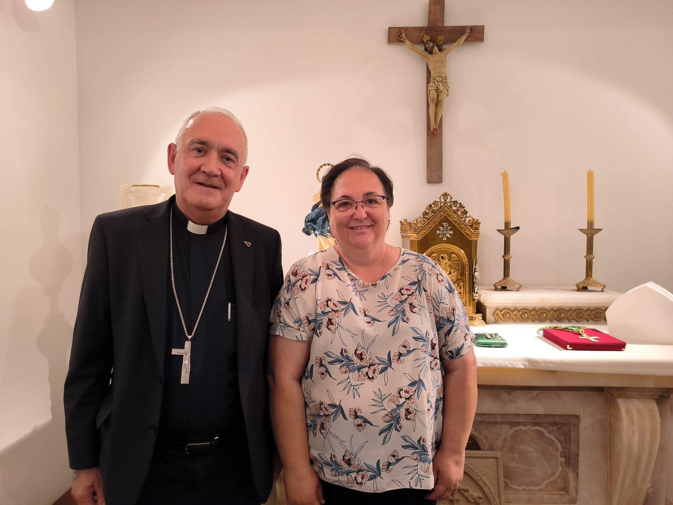 Monseñor Ángel Pérez y Marta Calavera