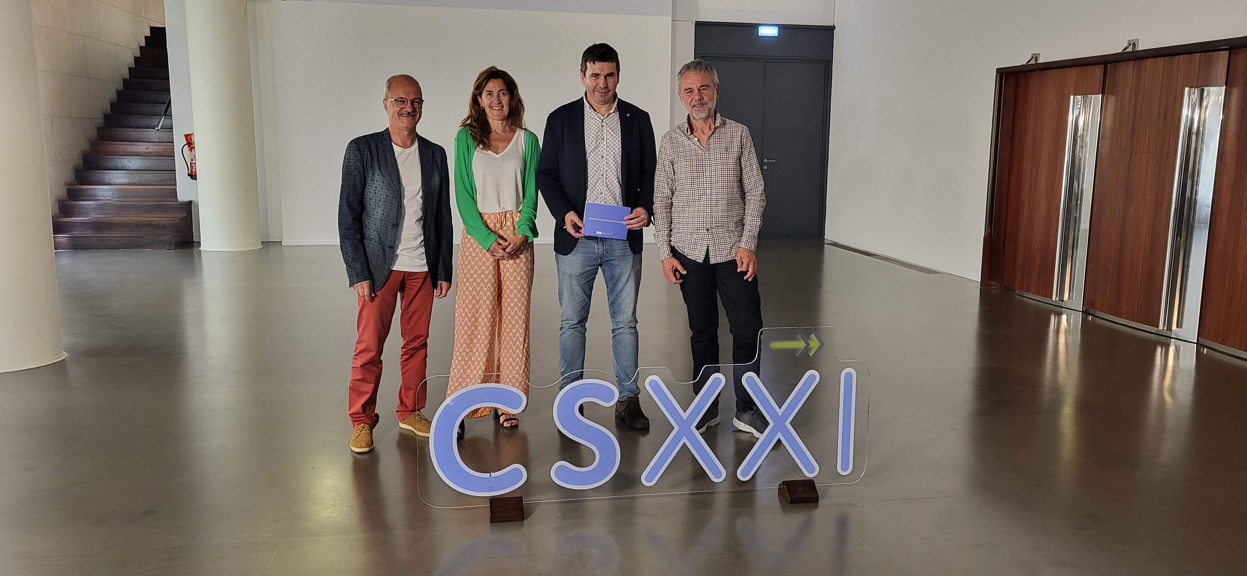 Miguel Pérez, Miren Gorriti, Fernando Sánchez y Víctor López. Se pone en marcha un proyecto para relanzar el Camino de Santiago. Foto Myriam Martínez