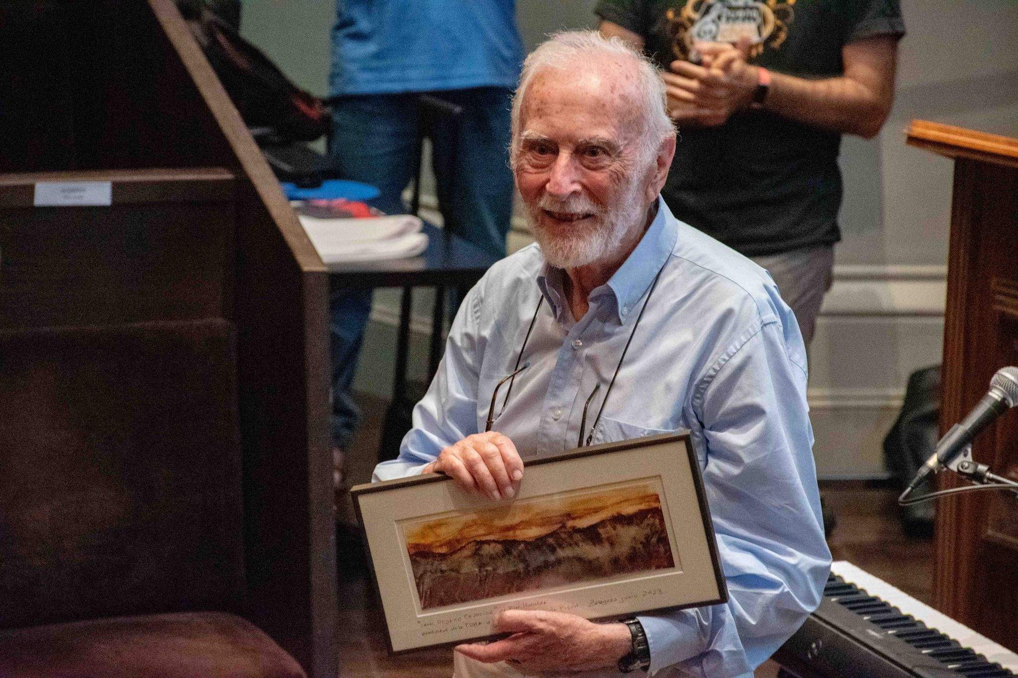 Eduardo Martínez de Pisón durante un homenaje de la Plataforma en Defensa de las Montañas.