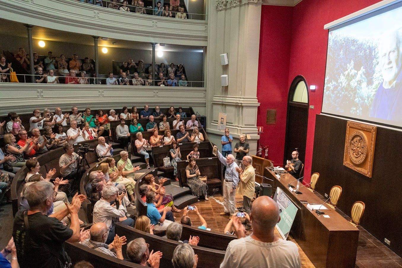 Homenaje a Eduardo Martínez de Pisón de la Plataforma en Defensa de las Montañas.